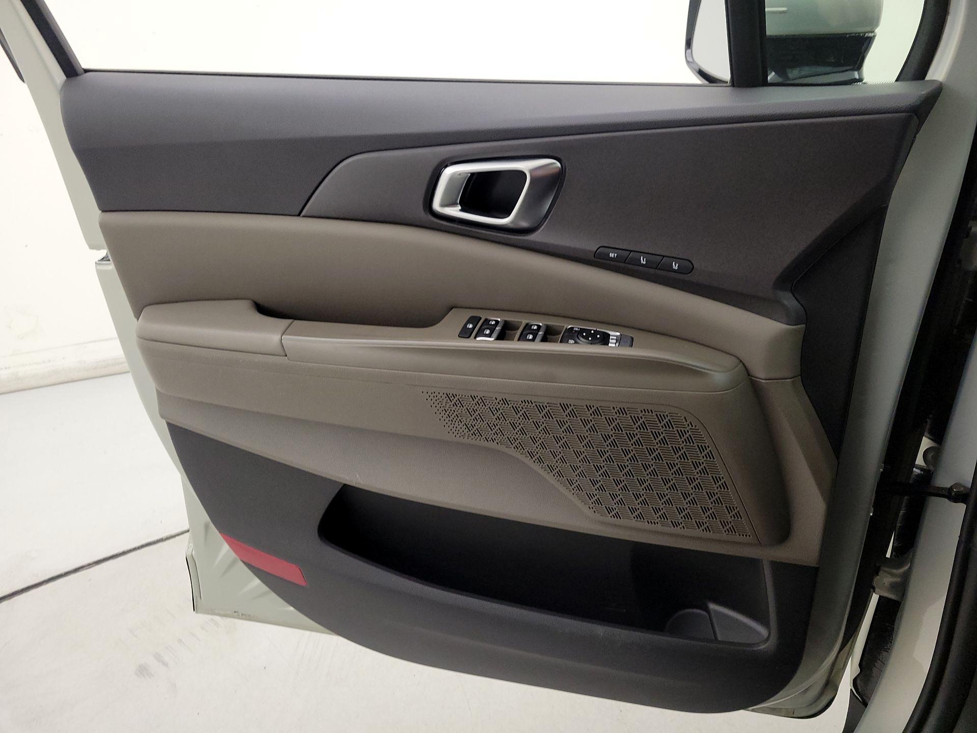 Thumbnail: 2025 Kia Carnival - 12