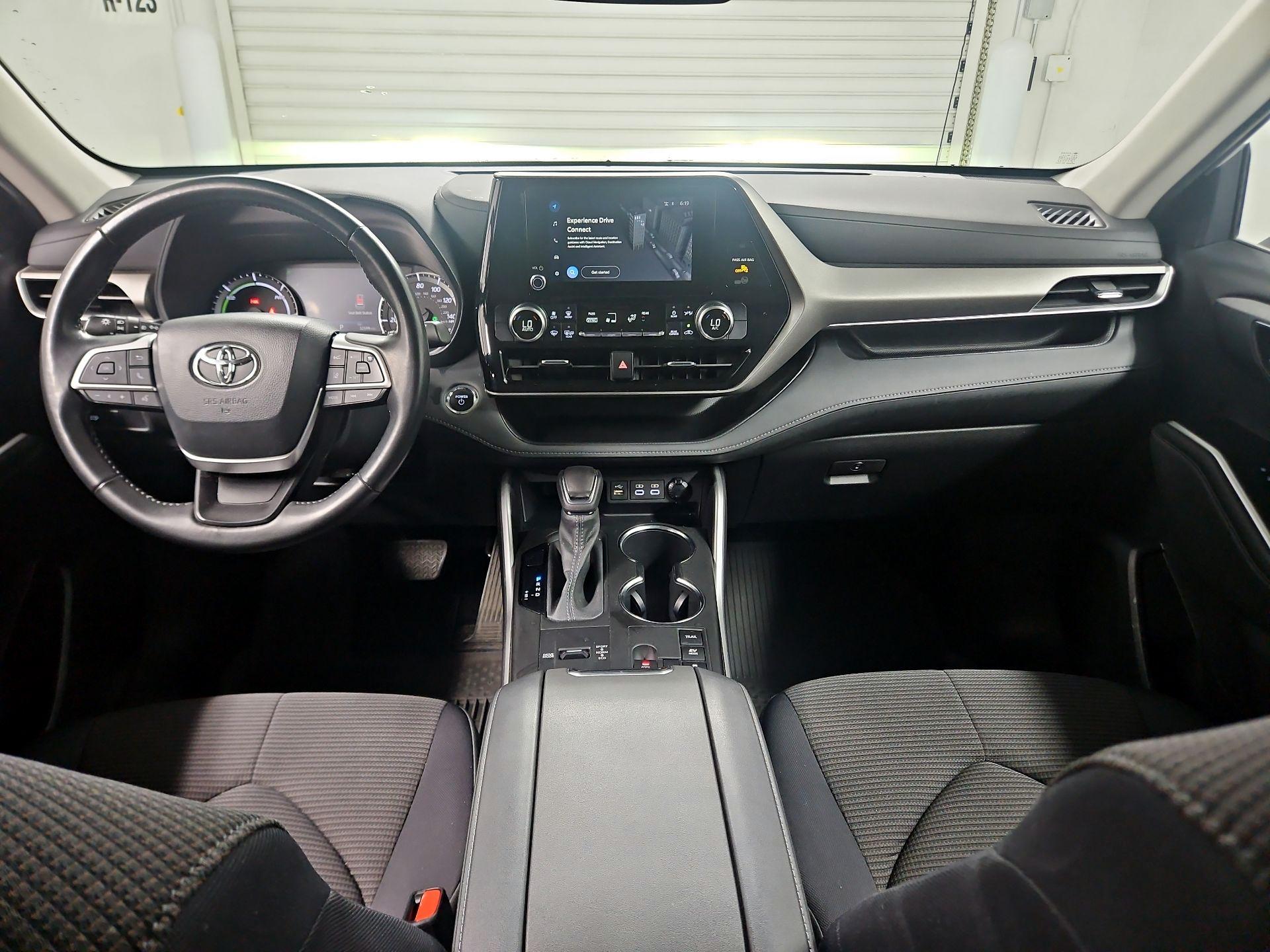 Thumbnail: 2023 Toyota Highlander - 9