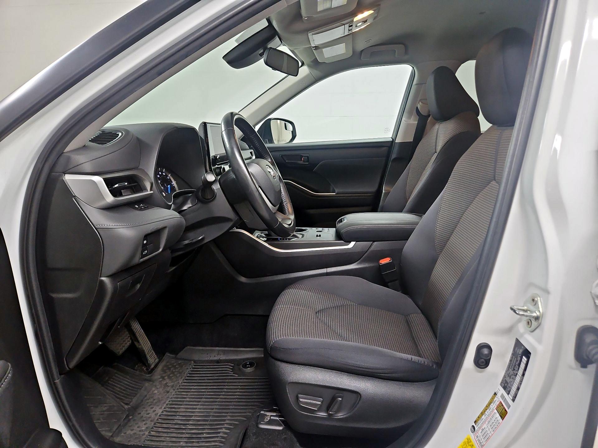 Thumbnail: 2023 Toyota Highlander - 11
