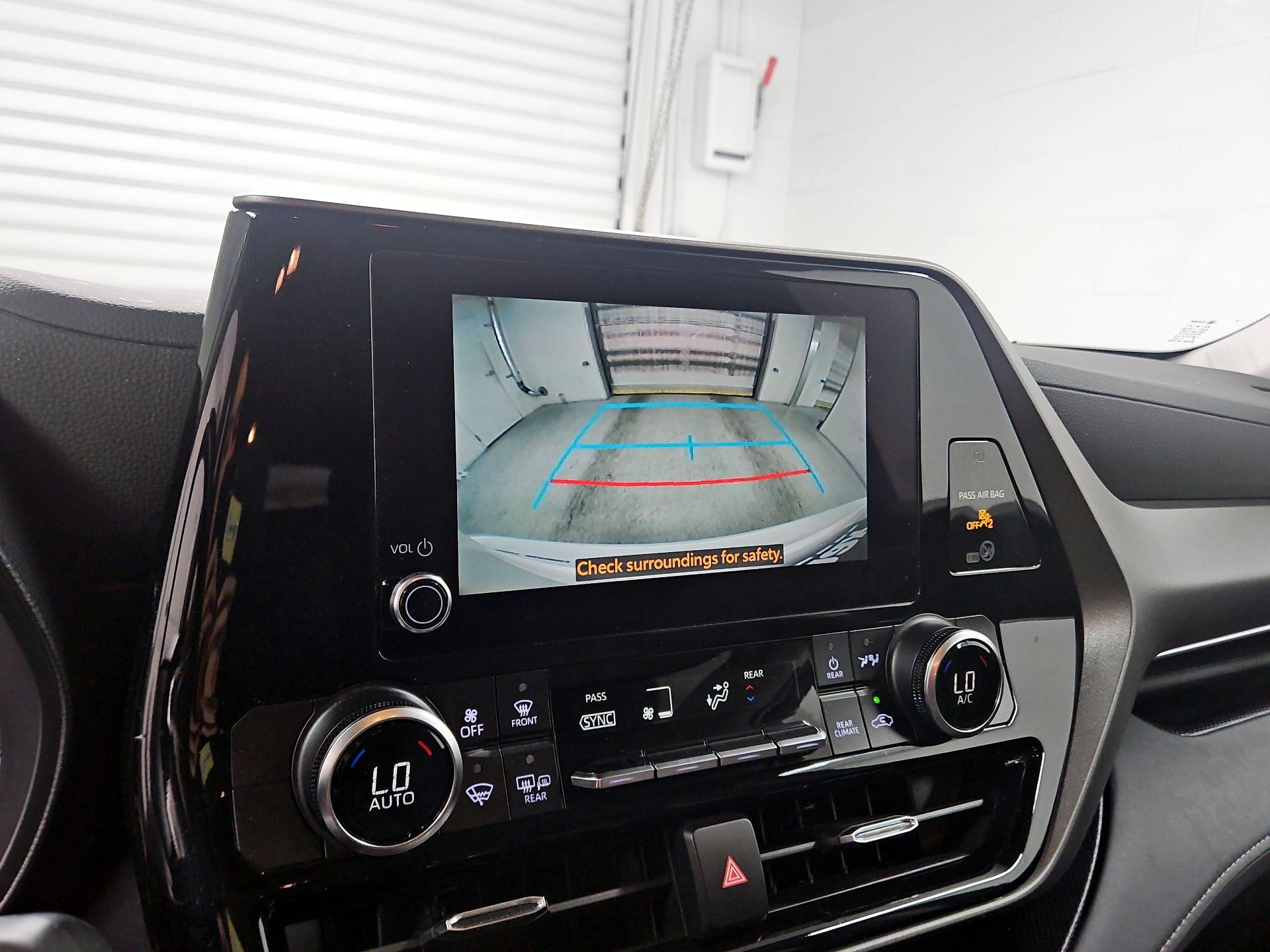 Thumbnail: 2023 Toyota Highlander - 14