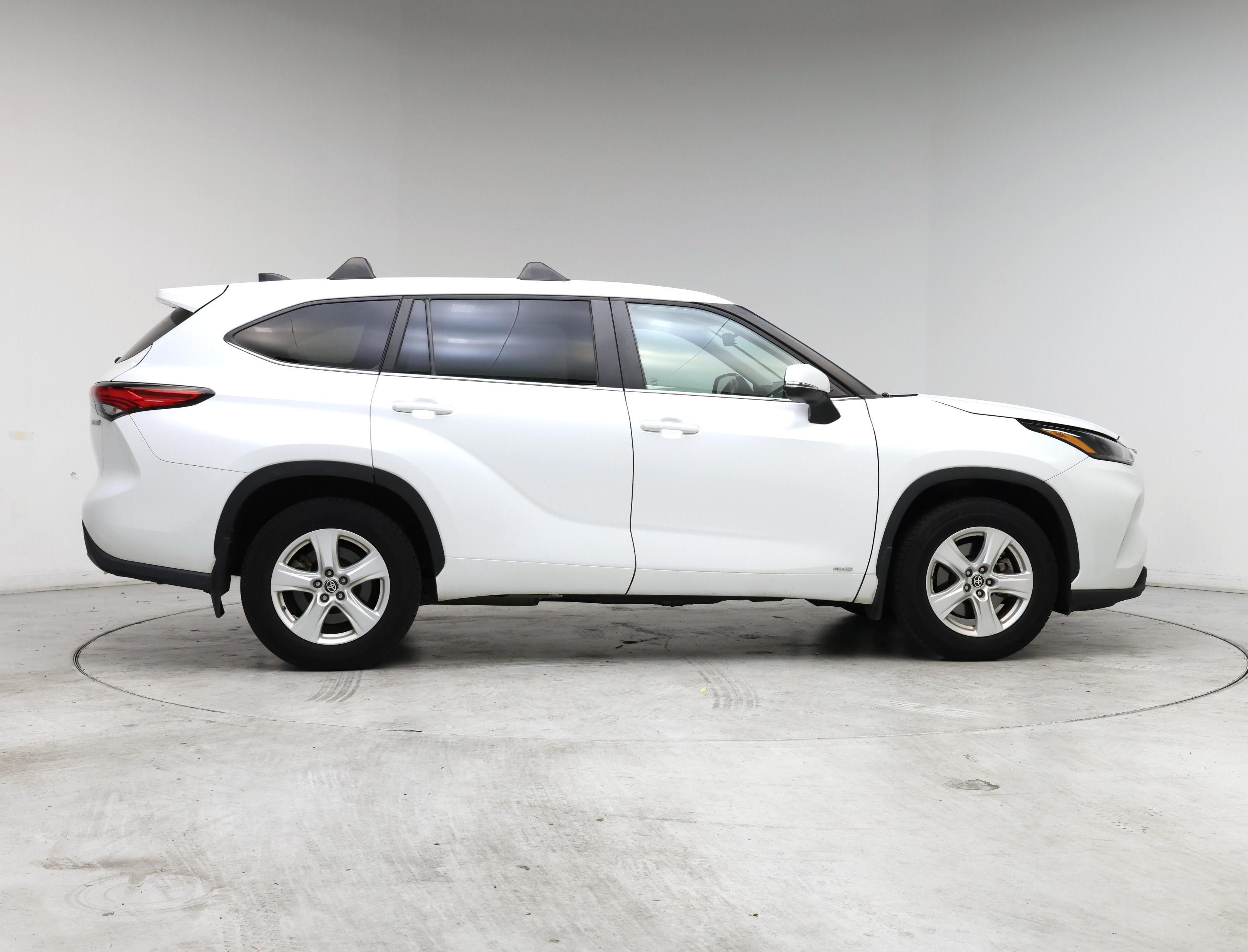 Thumbnail: 2023 Toyota Highlander - 7