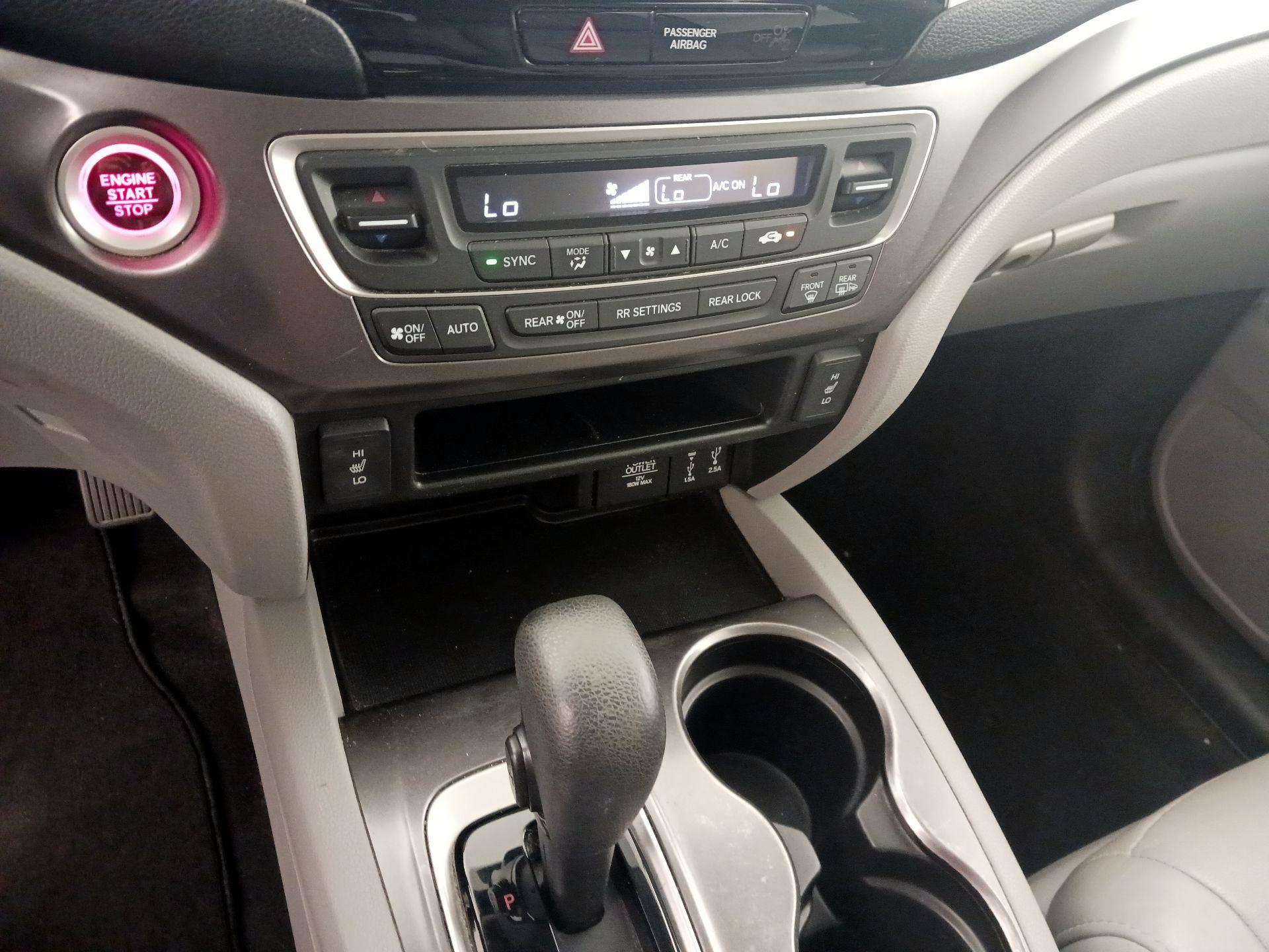 Thumbnail: 2018 Honda Pilot - 16