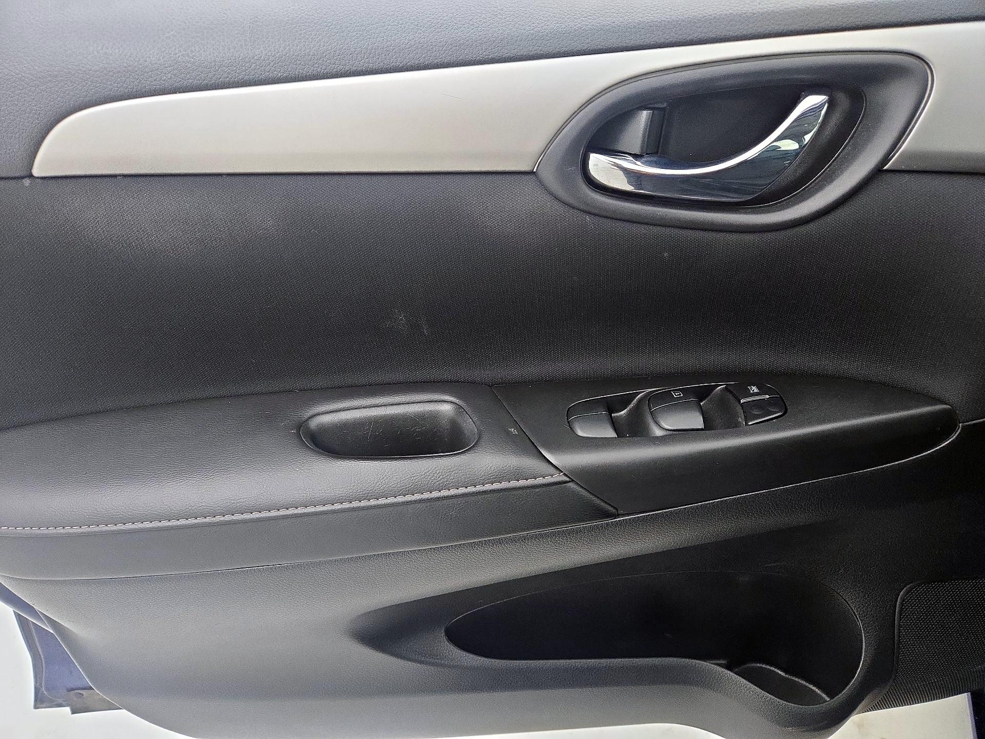 Thumbnail: 2019 Nissan Sentra - 12