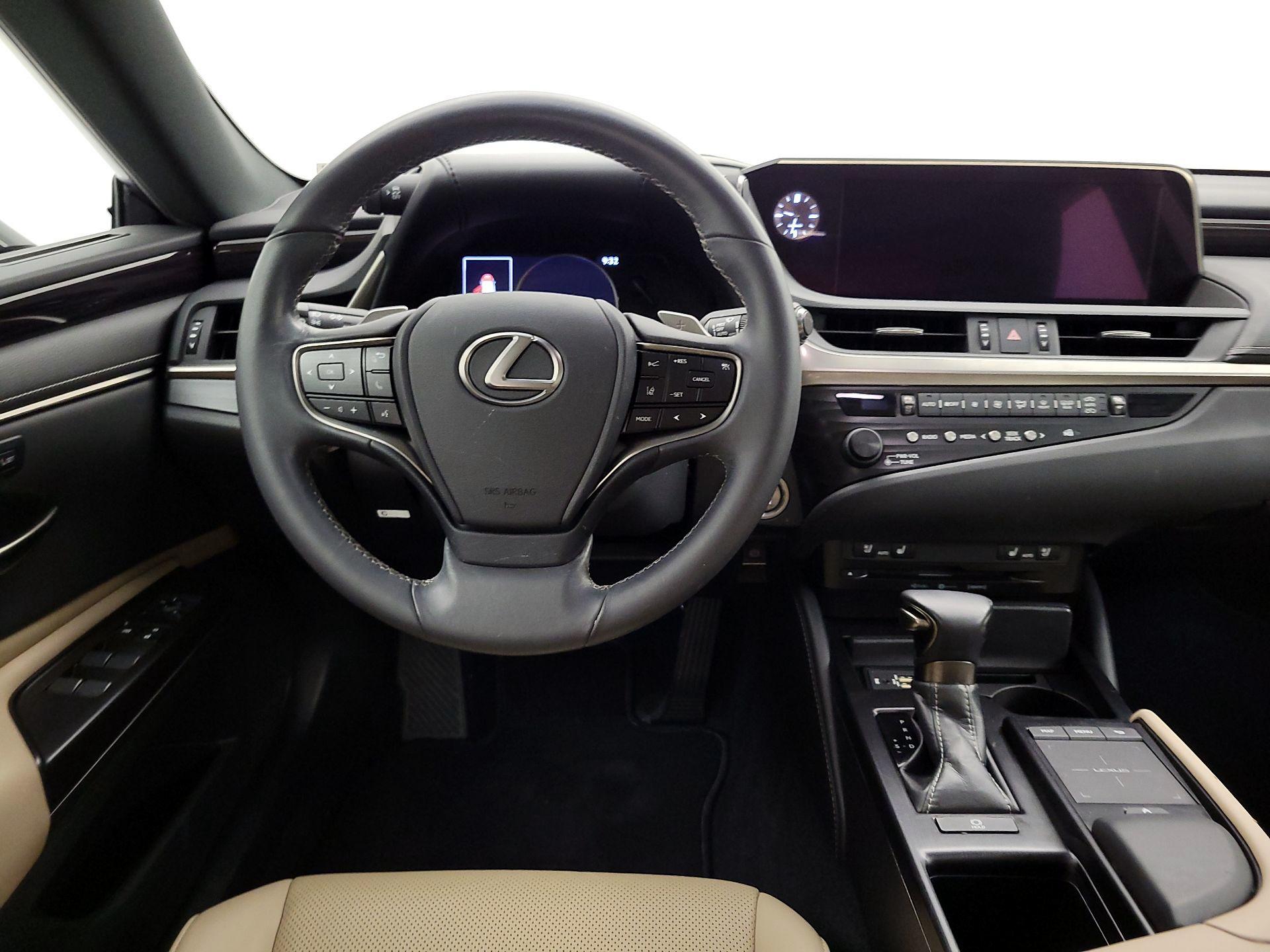 Thumbnail: 2019 Lexus ES - 10