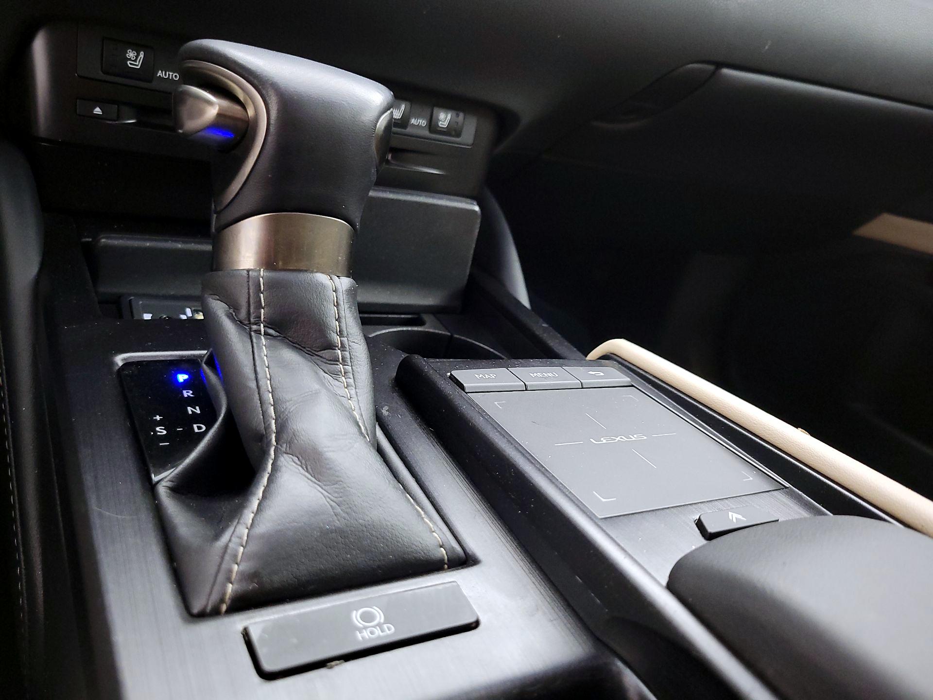 Thumbnail: 2019 Lexus ES - 17