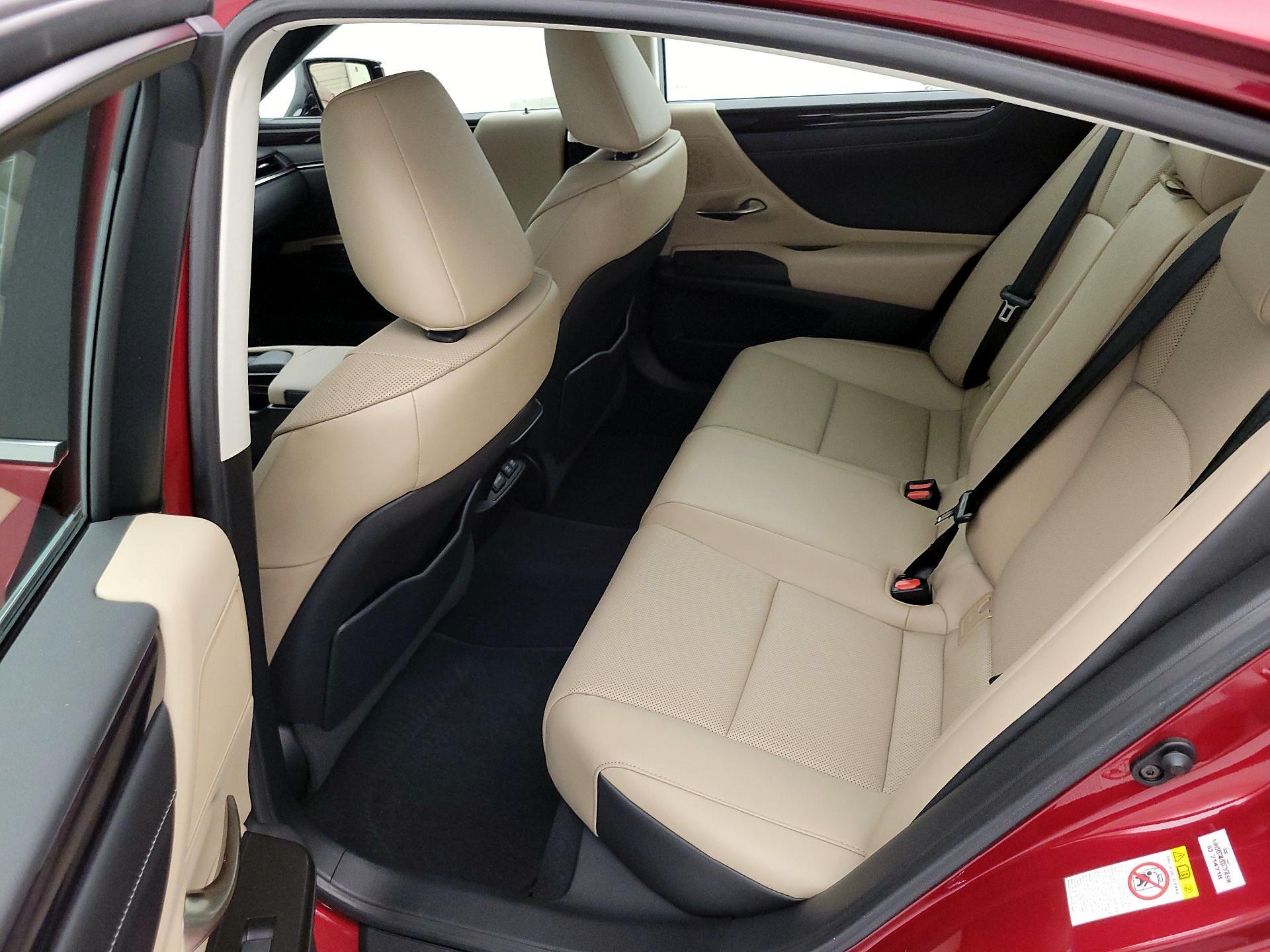 Thumbnail: 2019 Lexus ES - 19