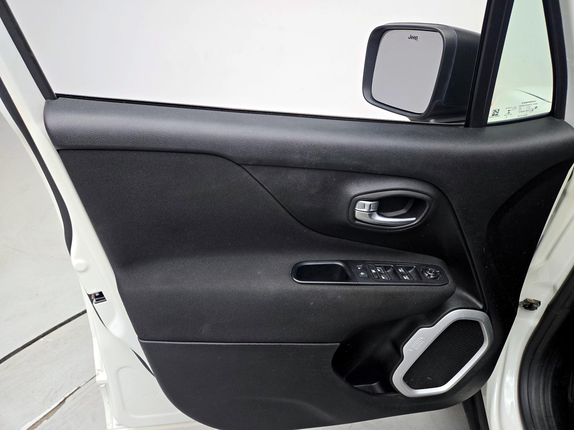 Thumbnail: 2018 Jeep Renegade - 12