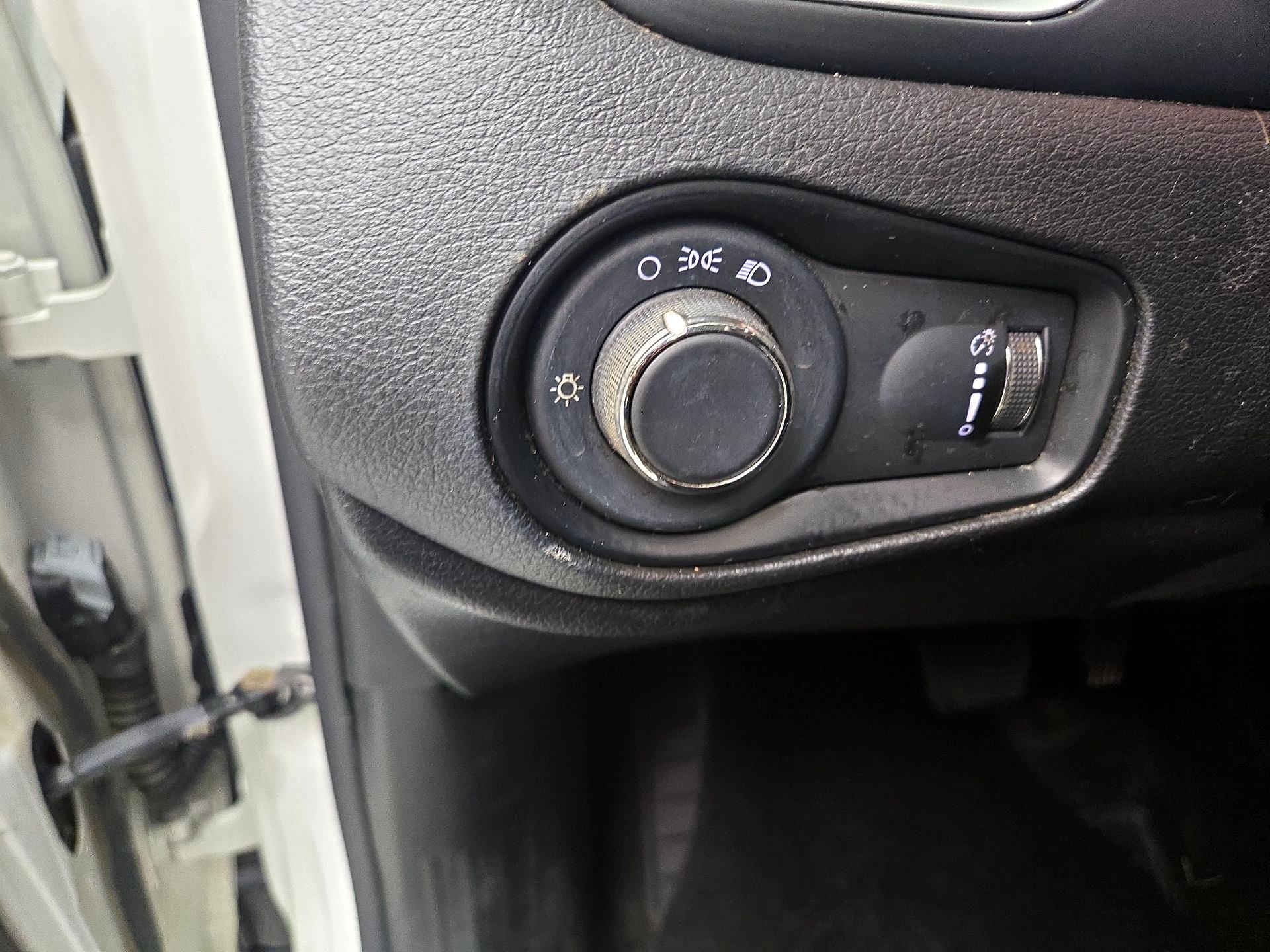 Thumbnail: 2018 Jeep Renegade - 13