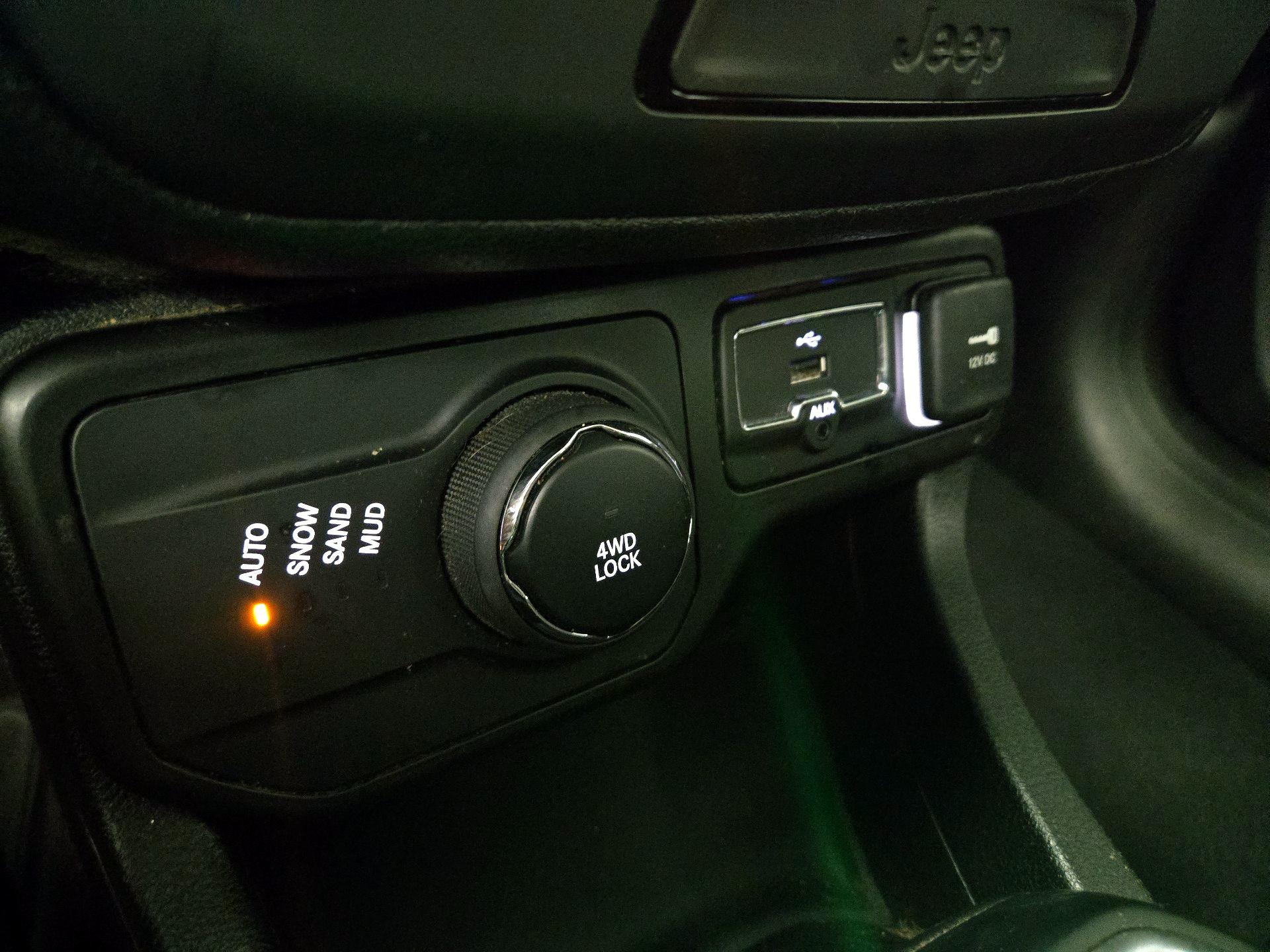 Thumbnail: 2018 Jeep Renegade - 18