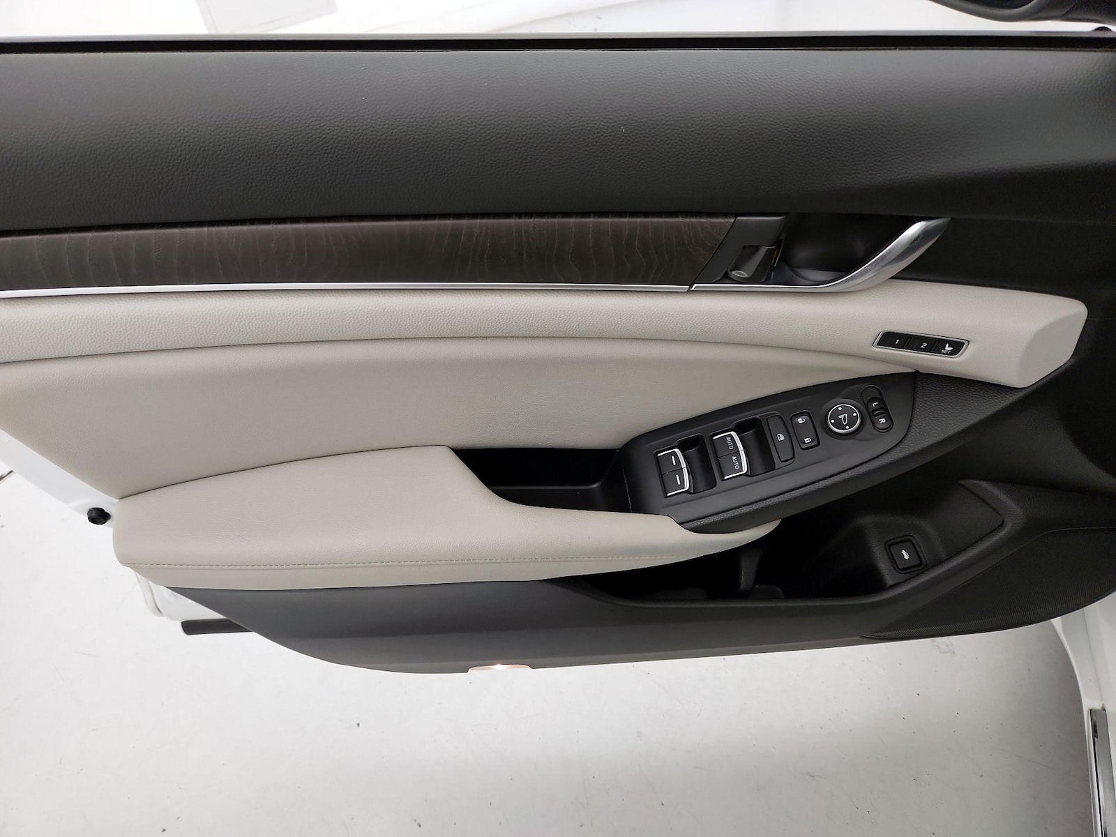 2020 Honda Accord Hybrid Touring - Photo 13