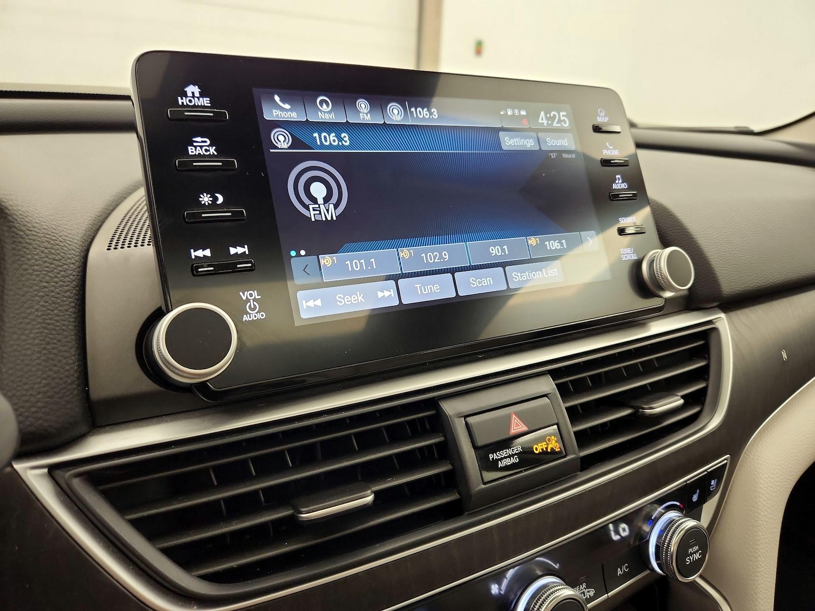 2020 Honda Accord Hybrid Touring - Photo 16