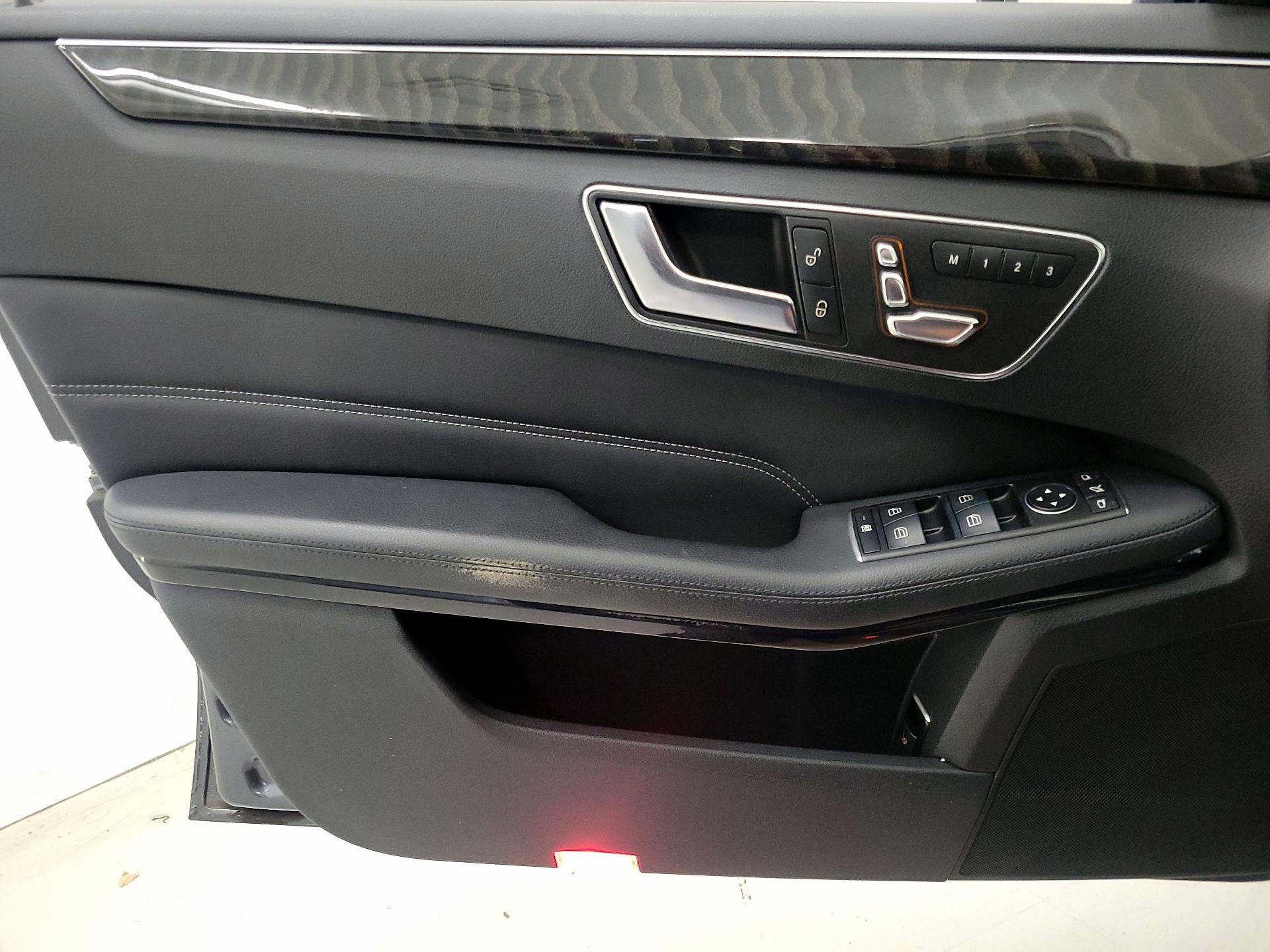 Thumbnail: 2016 Mercedes-Benz E-Class - 12