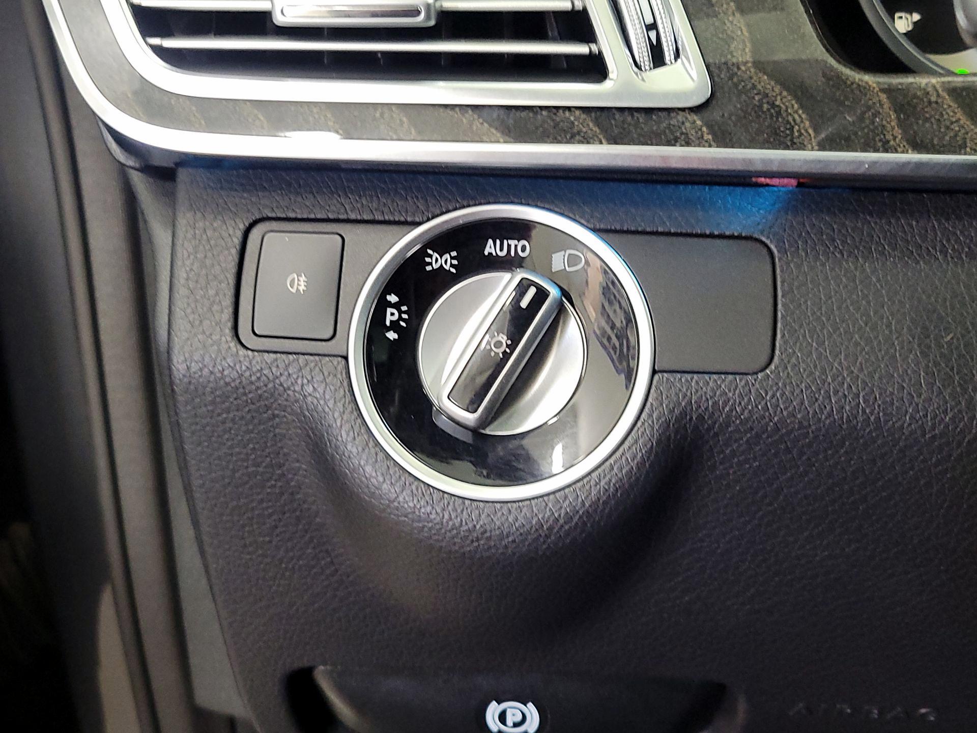 Thumbnail: 2016 Mercedes-Benz E-Class - 13