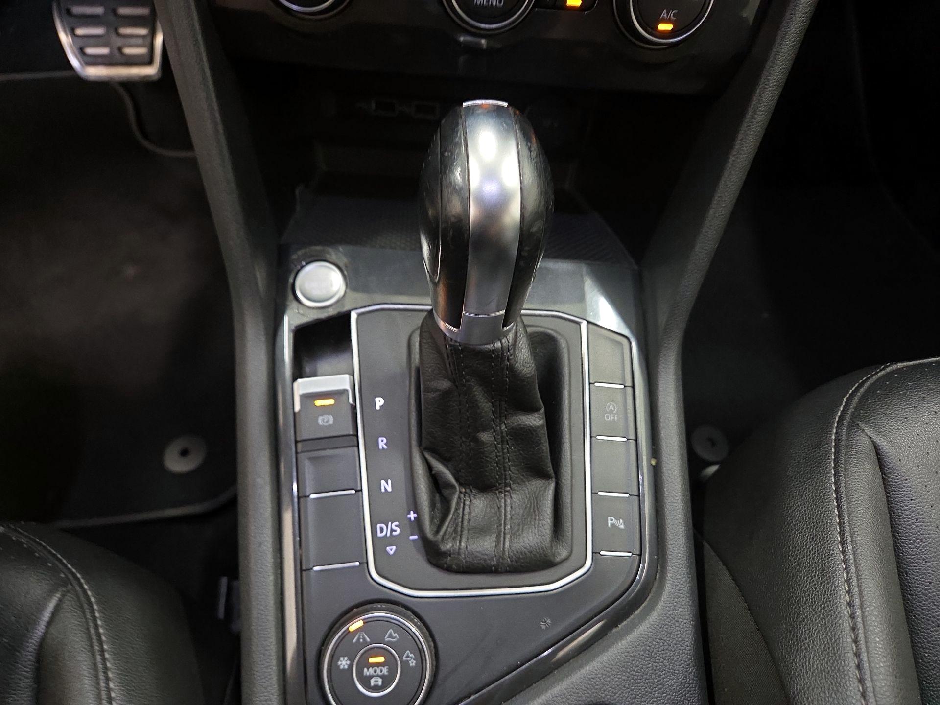 Thumbnail: 2019 Volkswagen Tiguan - 17
