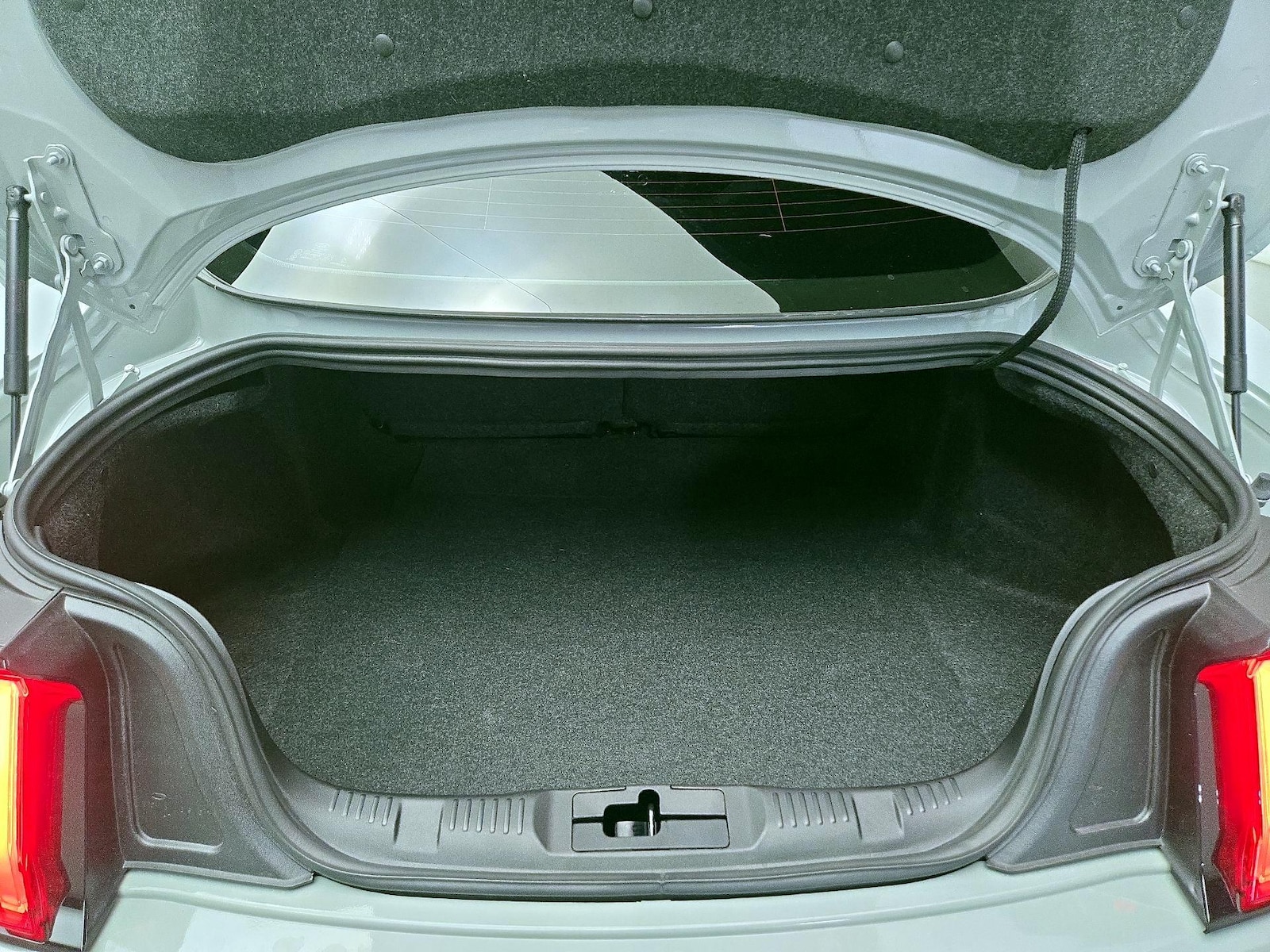 2022 Ford Mustang Mach 1 - Photo 22