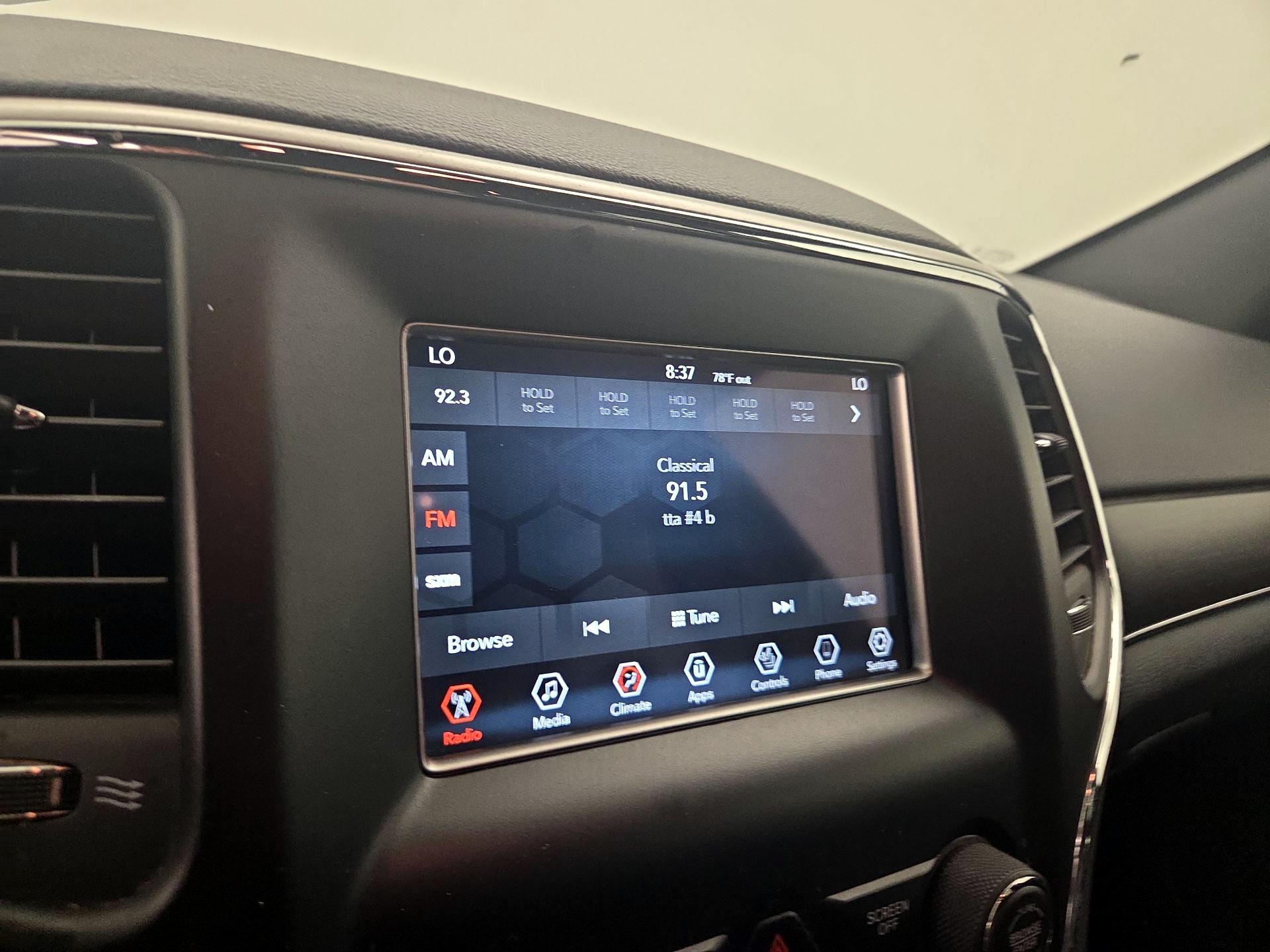 Thumbnail: 2018 Jeep Grand Cherokee - 15