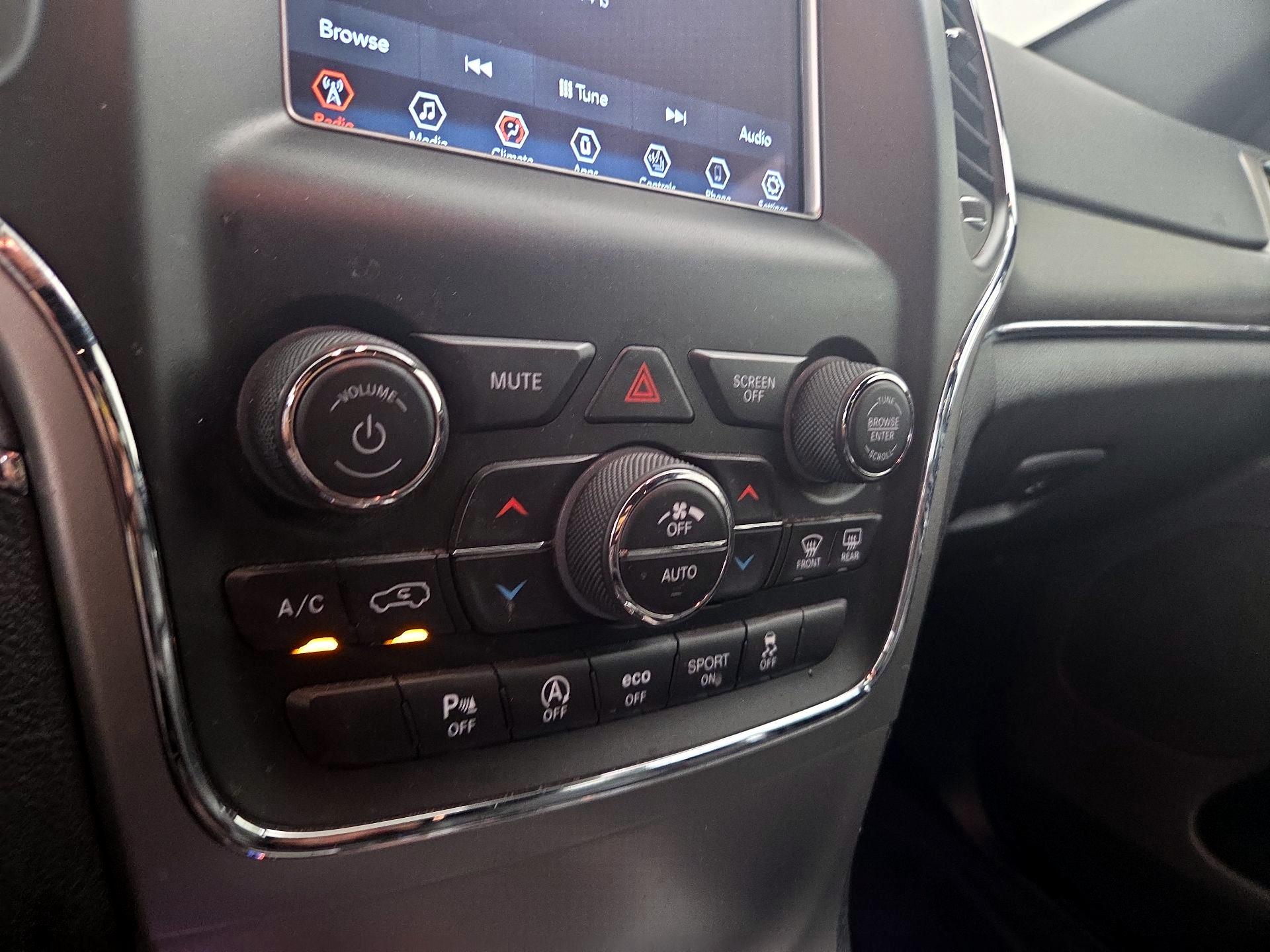 Thumbnail: 2018 Jeep Grand Cherokee - 16