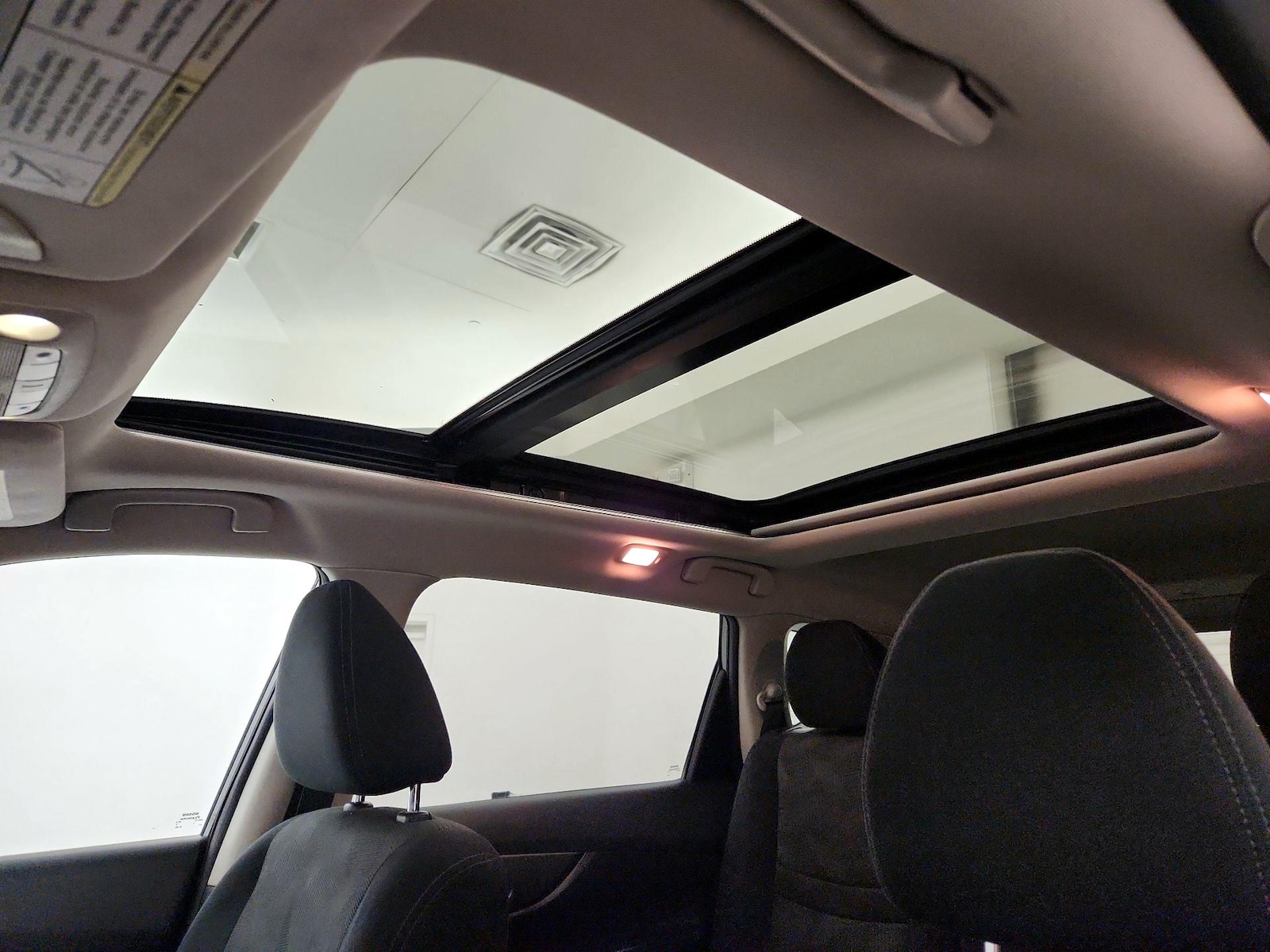 2015 Nissan Rogue SV - Photo 21