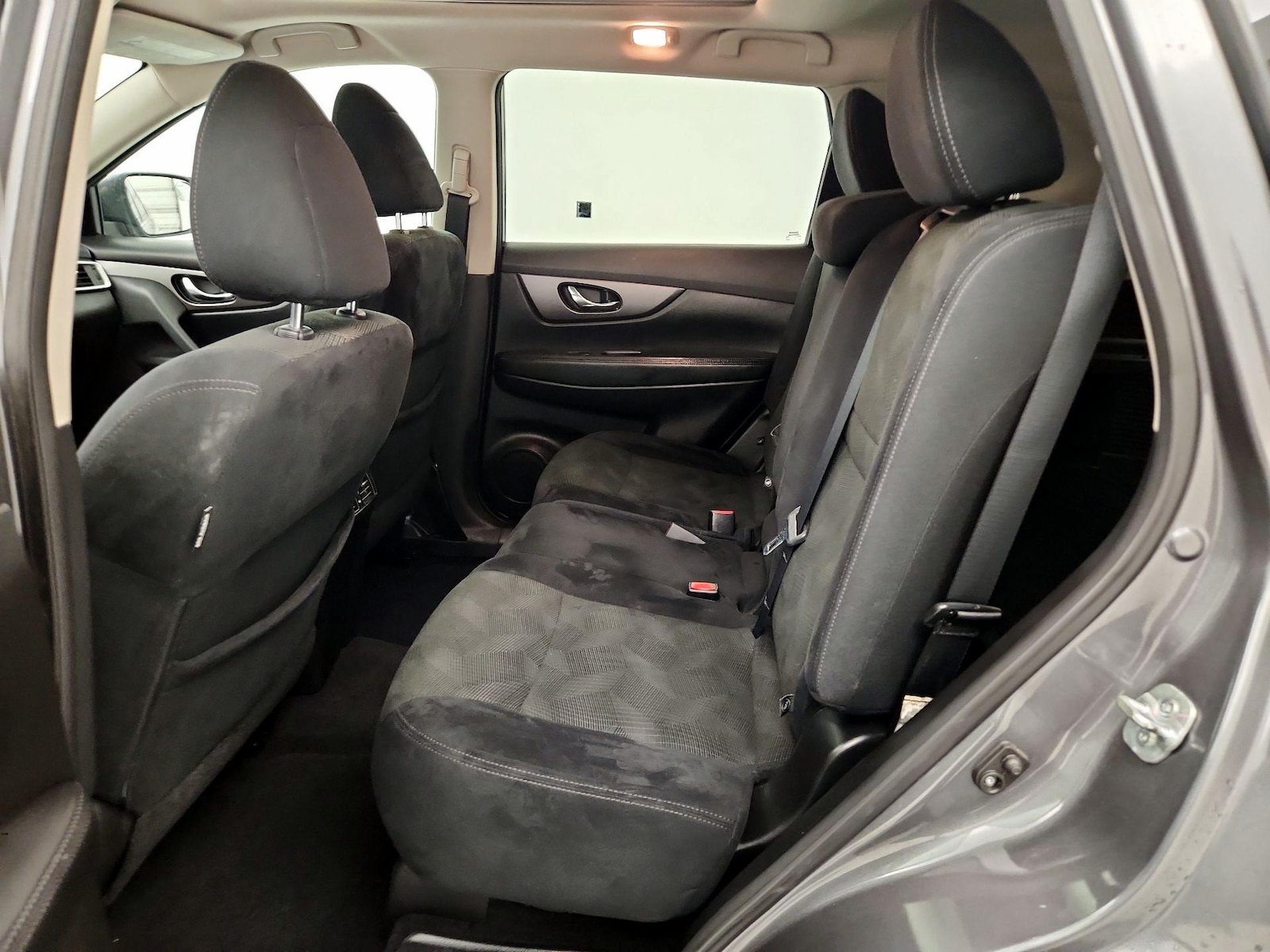 2015 Nissan Rogue SV - Photo 22