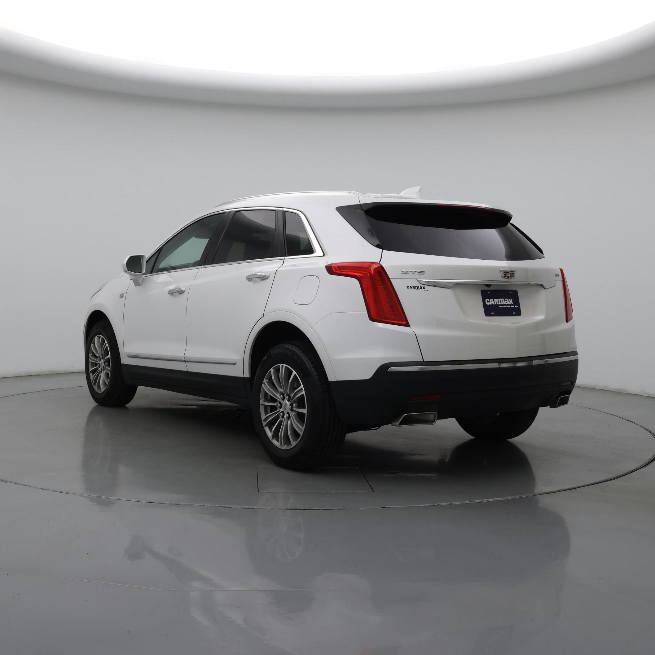 Thumbnail: 2017 Cadillac XT5 - 2