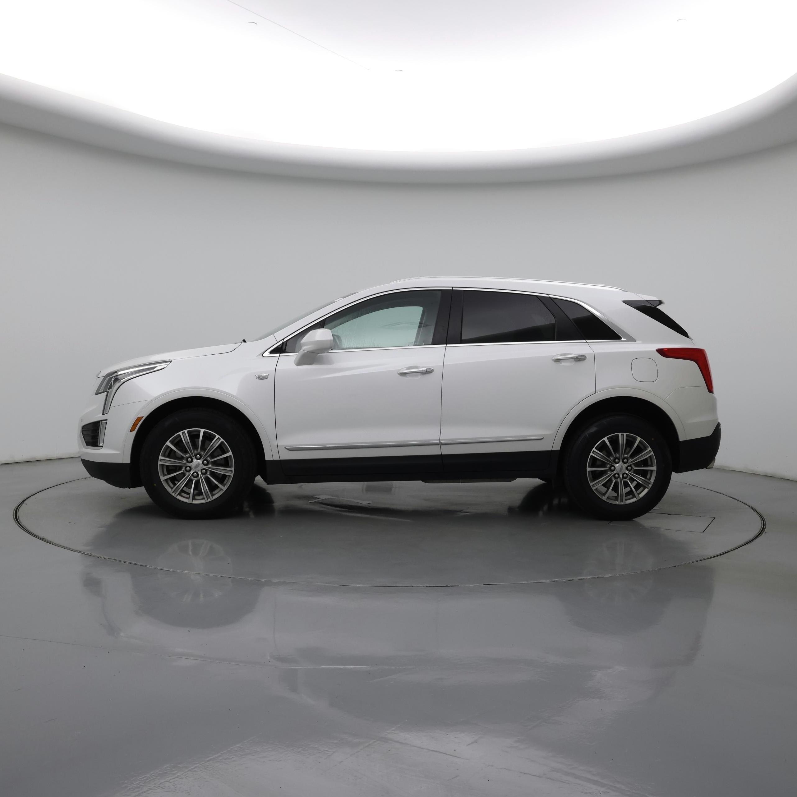 Thumbnail: 2017 Cadillac XT5 - 3