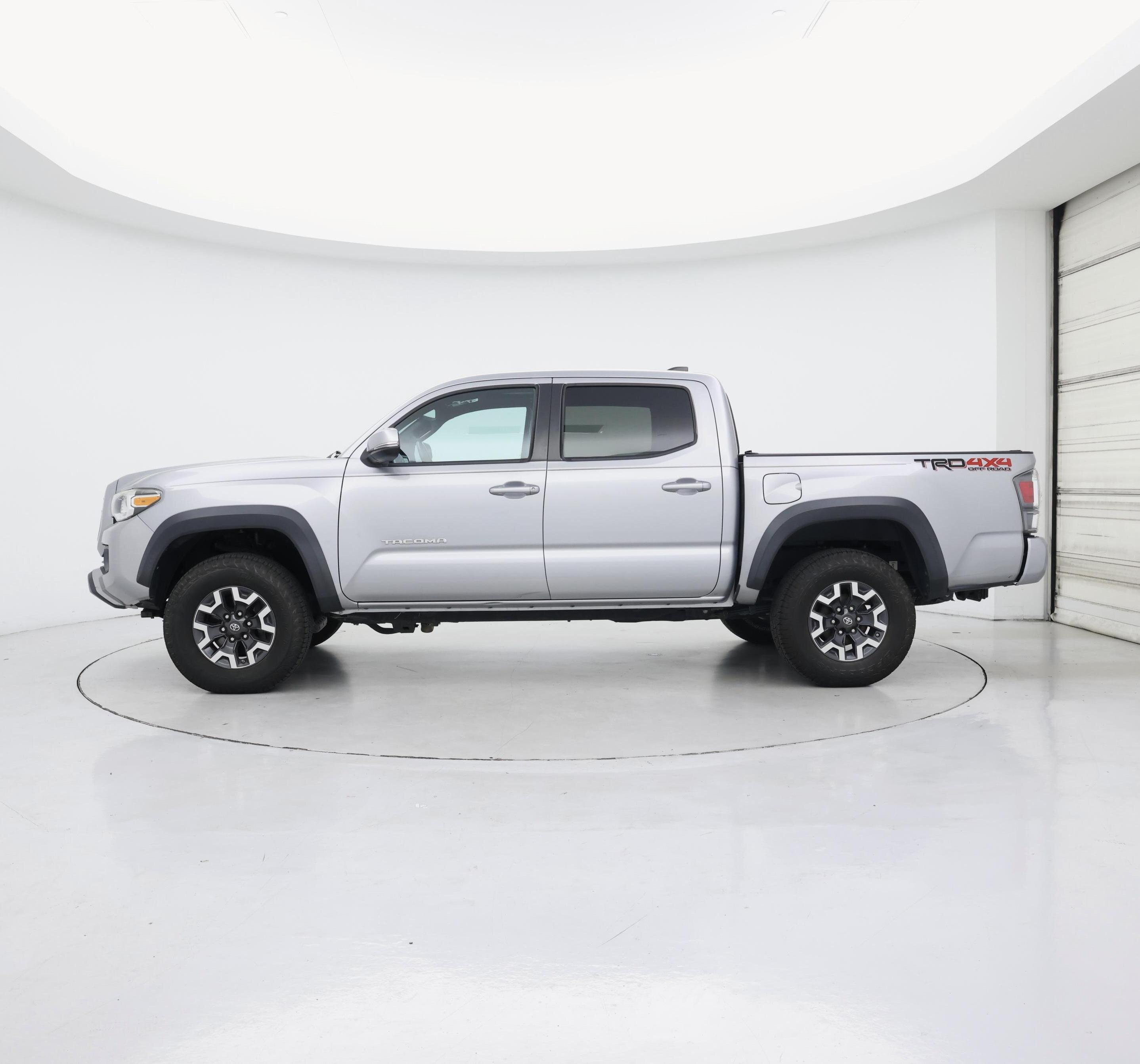Thumbnail: 2020 Toyota Tacoma - 3