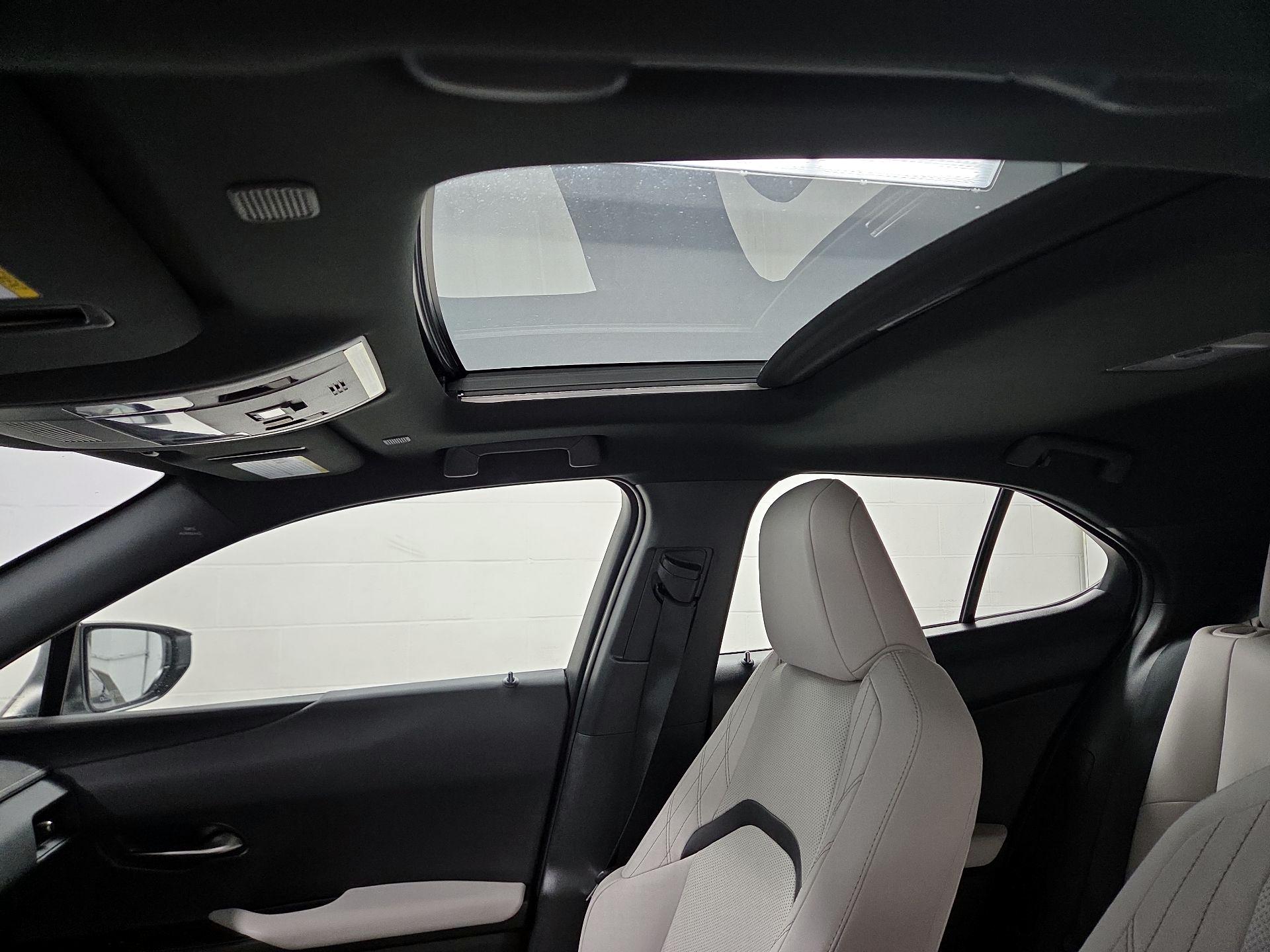 Thumbnail: 2025 Lexus UX - 19