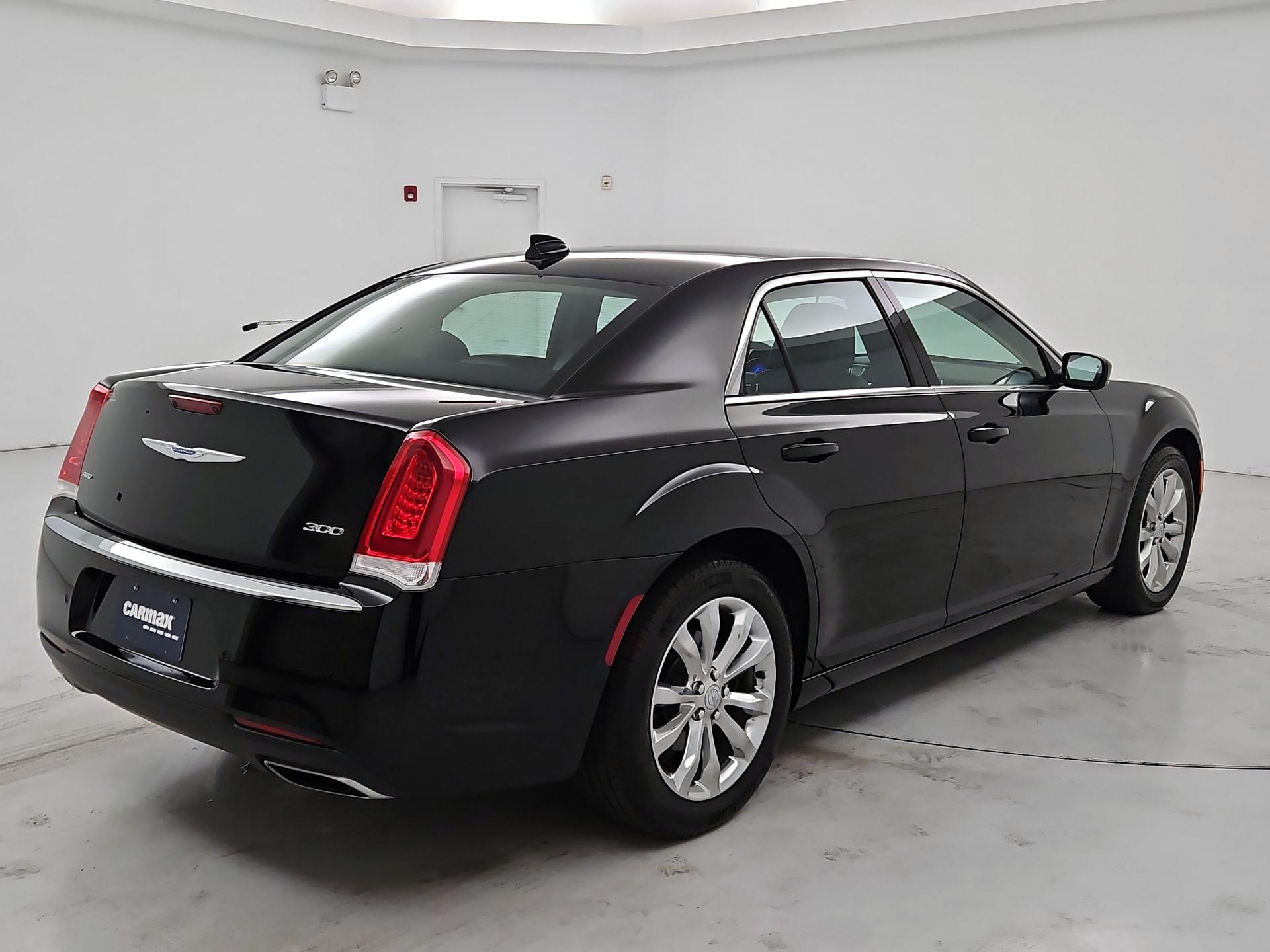 Thumbnail: 2018 Chrysler 300 - 5