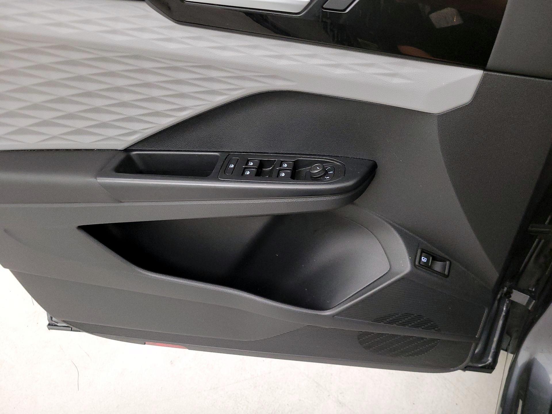 Thumbnail: 2022 Volkswagen Taos - 12