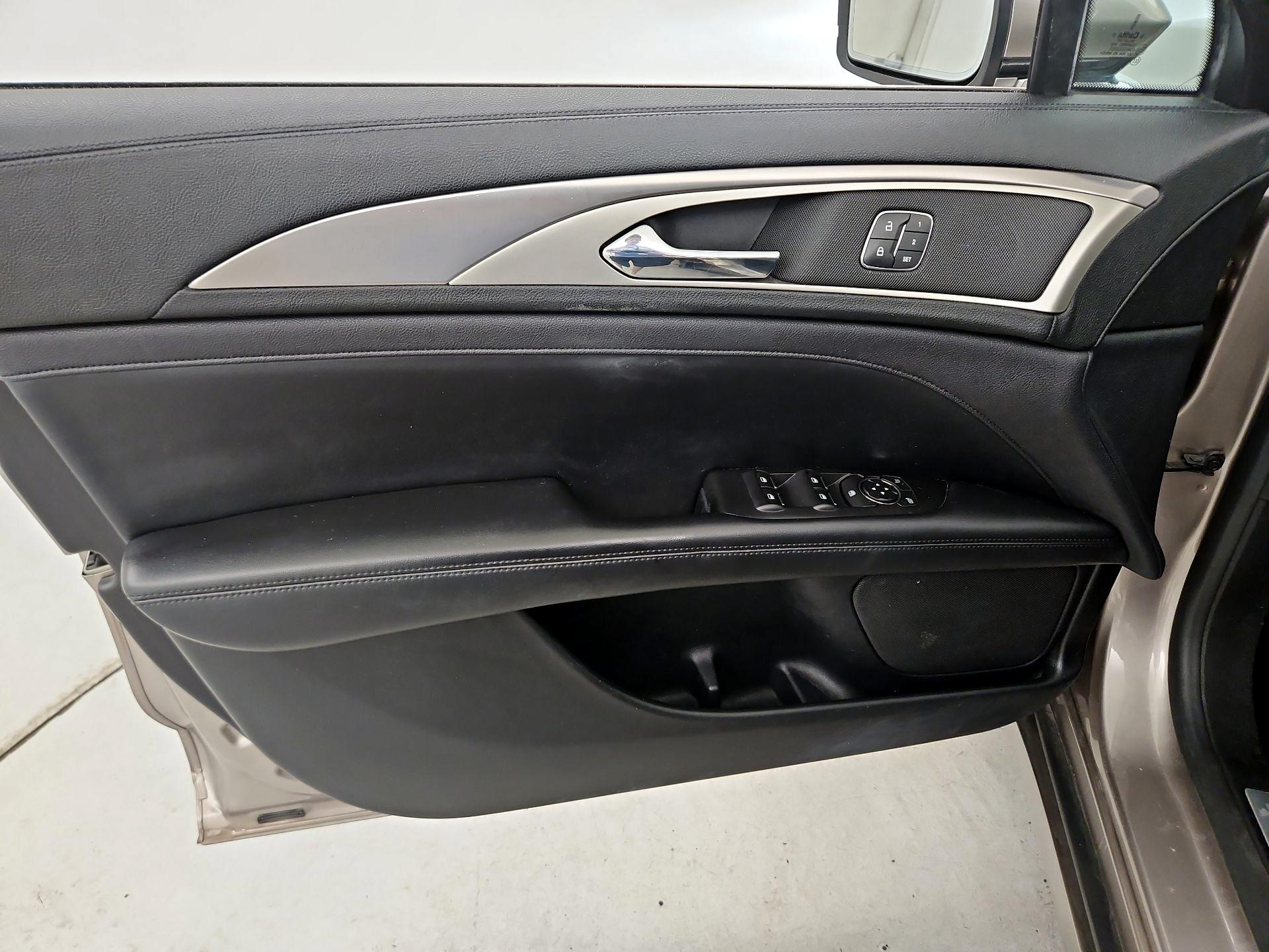 Thumbnail: 2020 Lincoln MKZ - 12