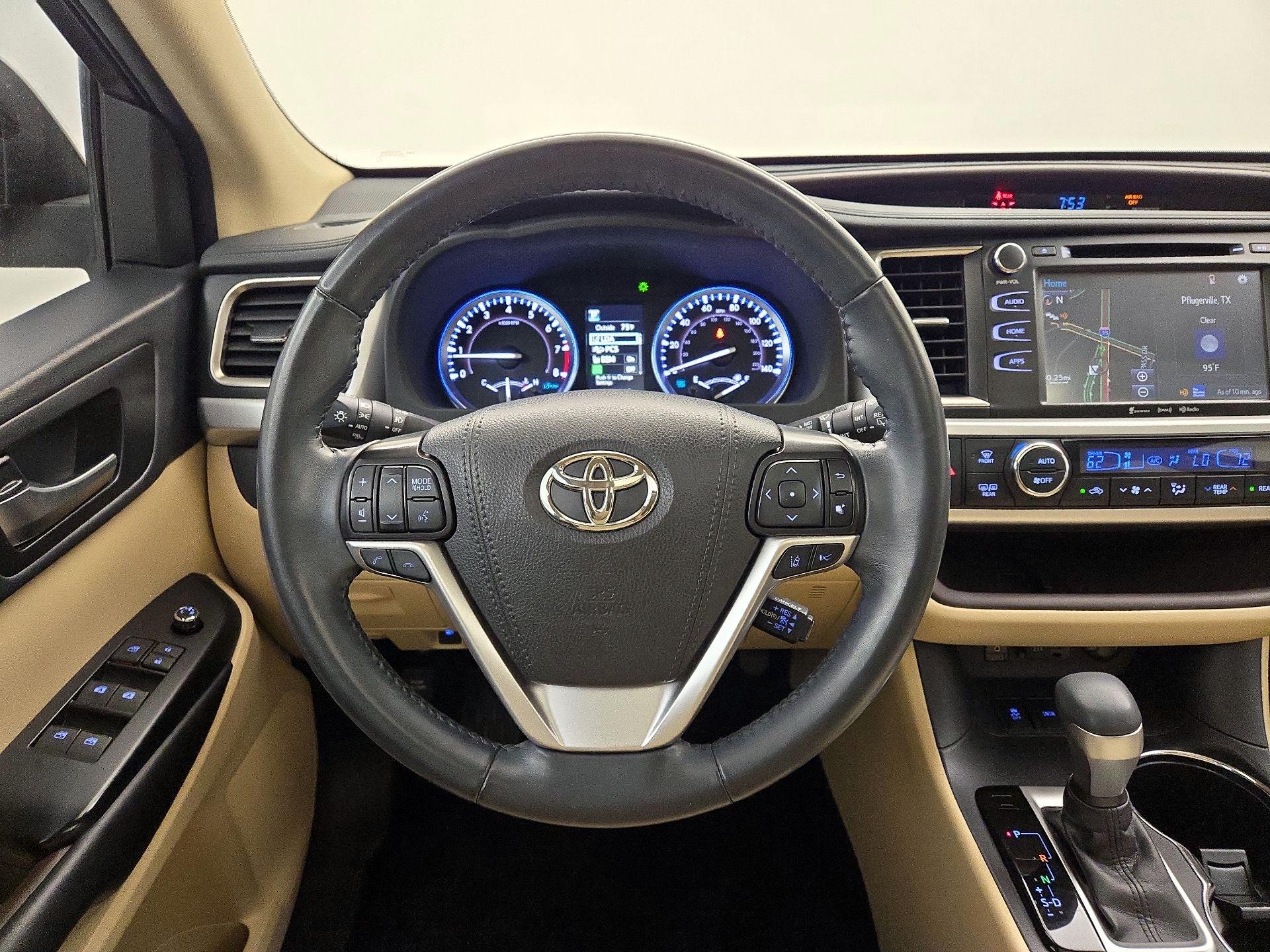 Thumbnail: 2019 Toyota Highlander - 10