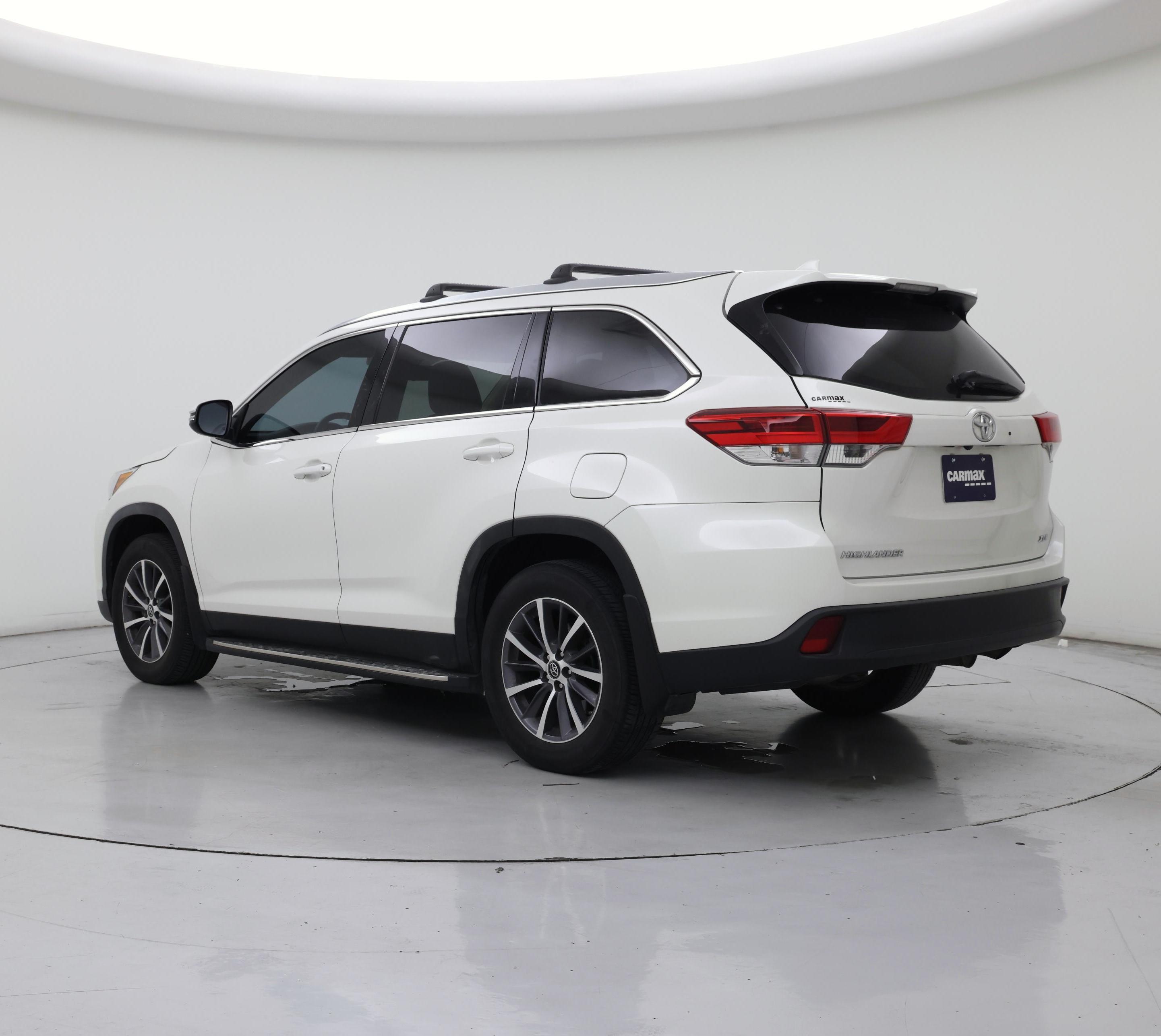 Thumbnail: 2019 Toyota Highlander - 2