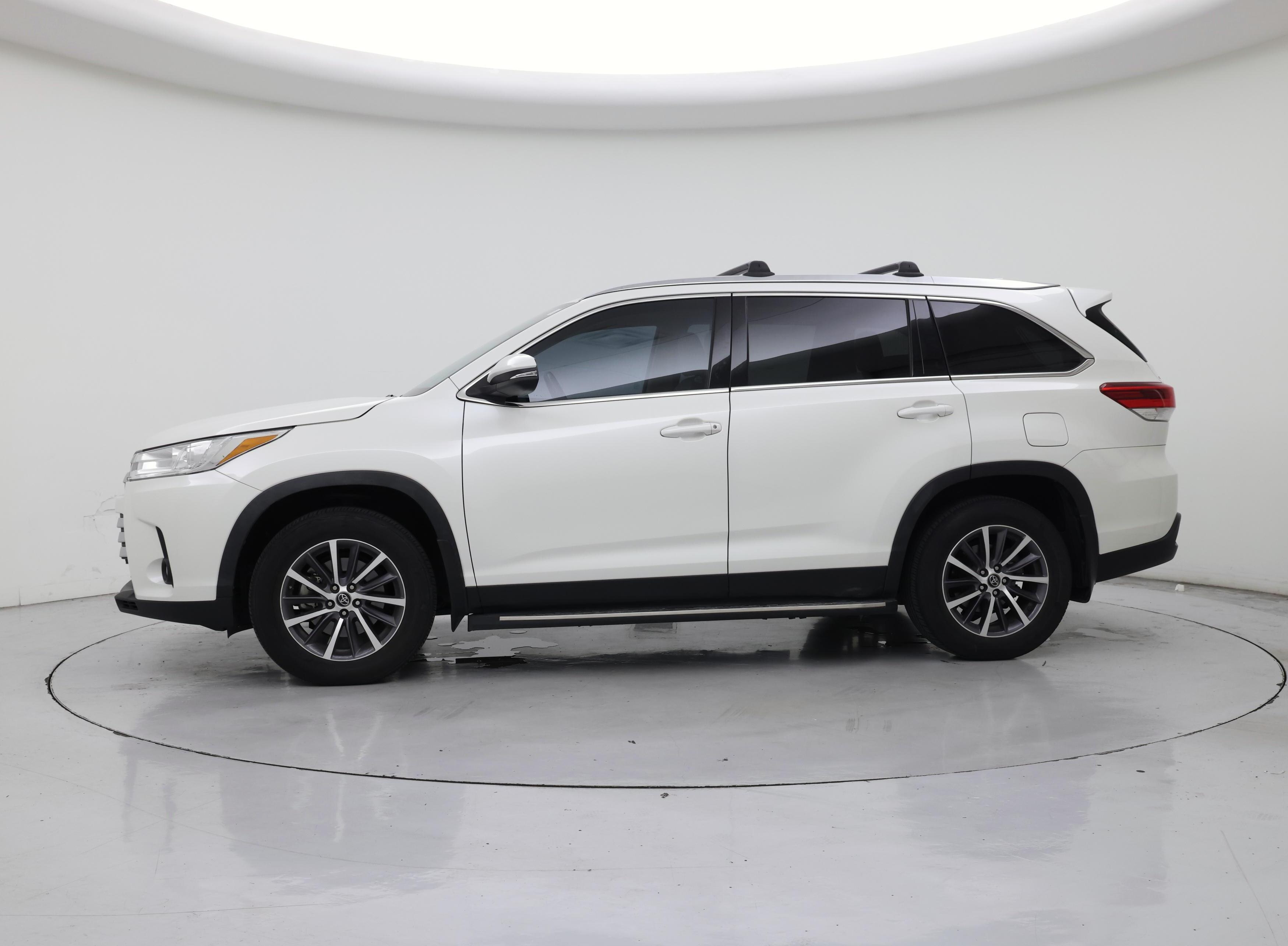 Thumbnail: 2019 Toyota Highlander - 3