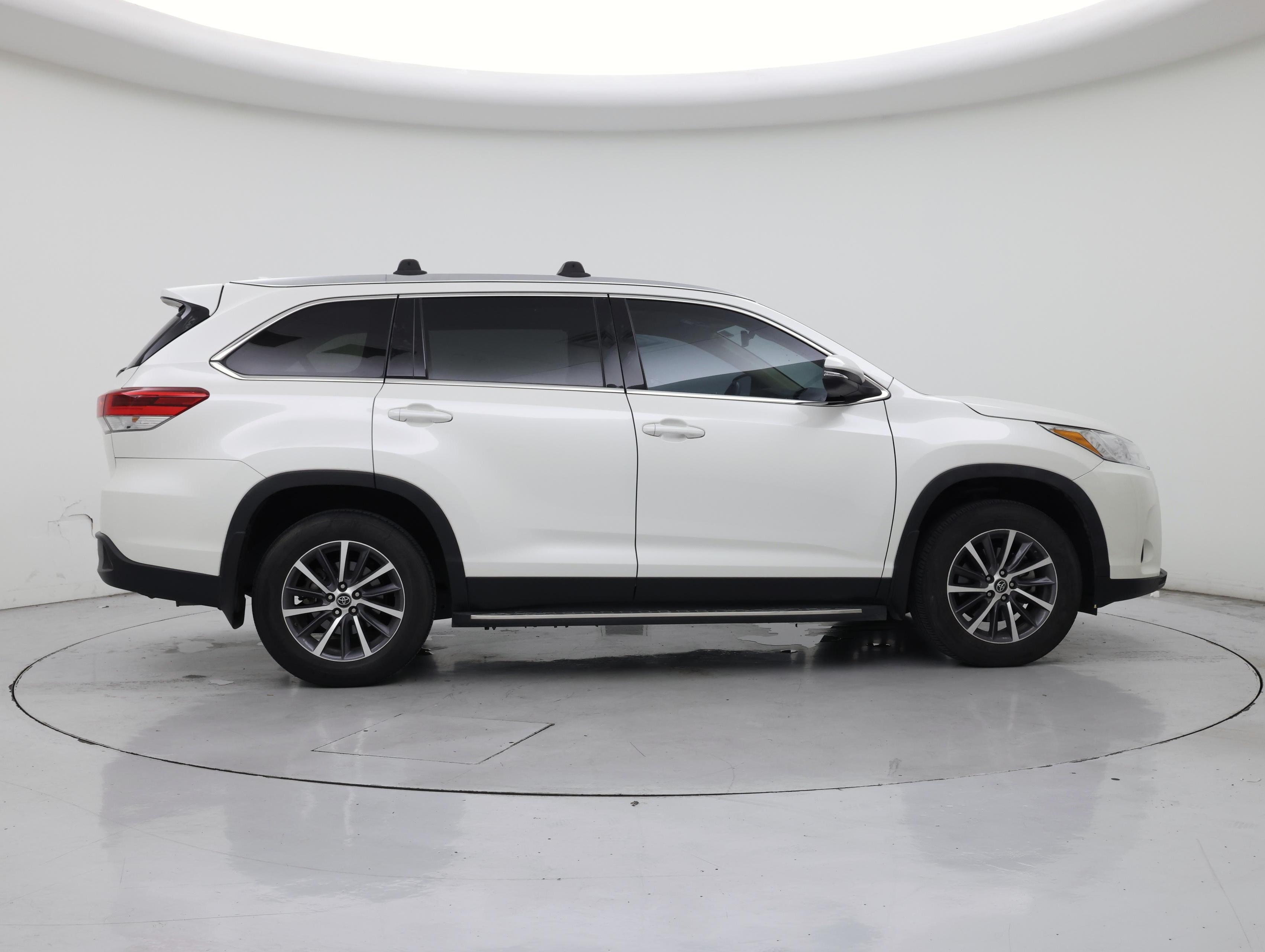 Thumbnail: 2019 Toyota Highlander - 7