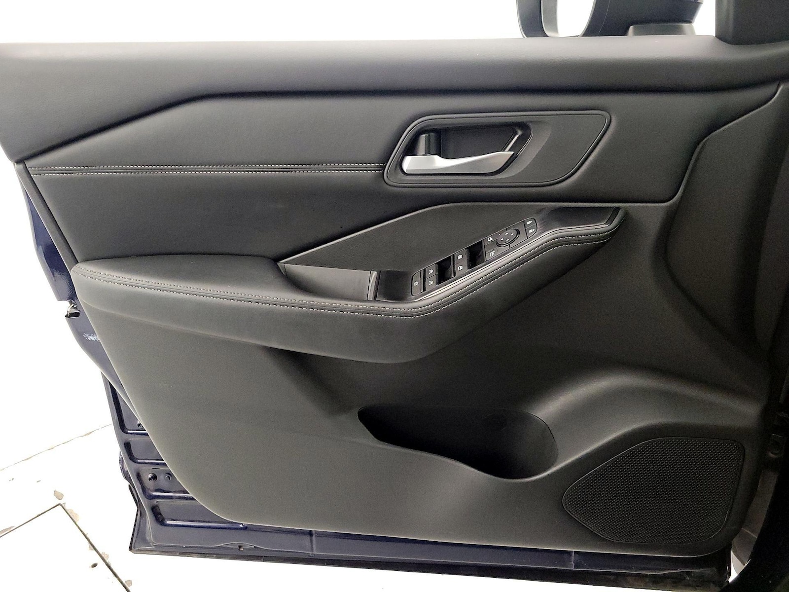 2025 Nissan Rogue SV - Photo 13