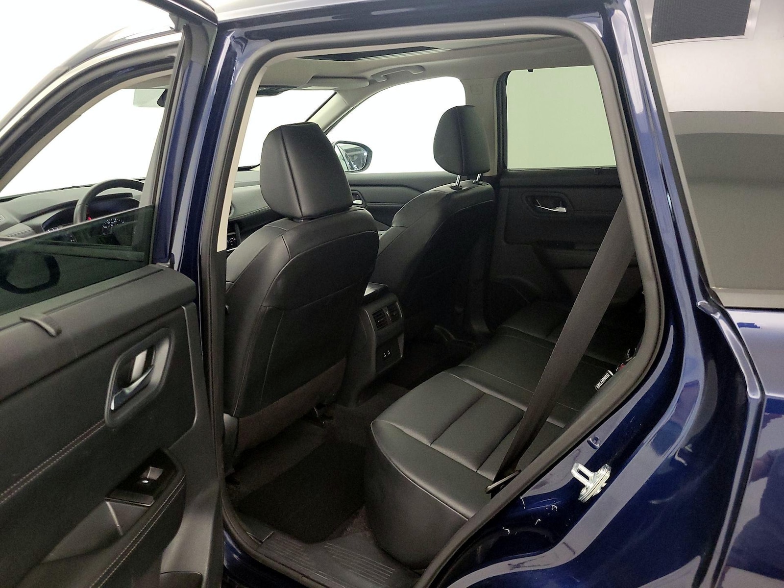 2025 Nissan Rogue SV - Photo 21