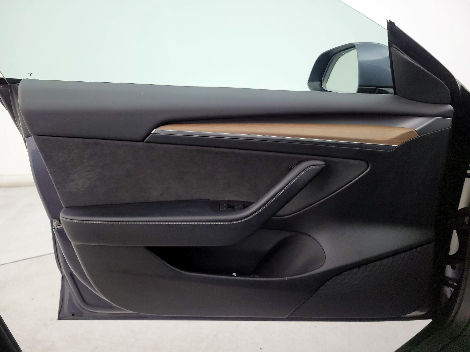 Thumbnail: 2023 Tesla Model 3 - 12