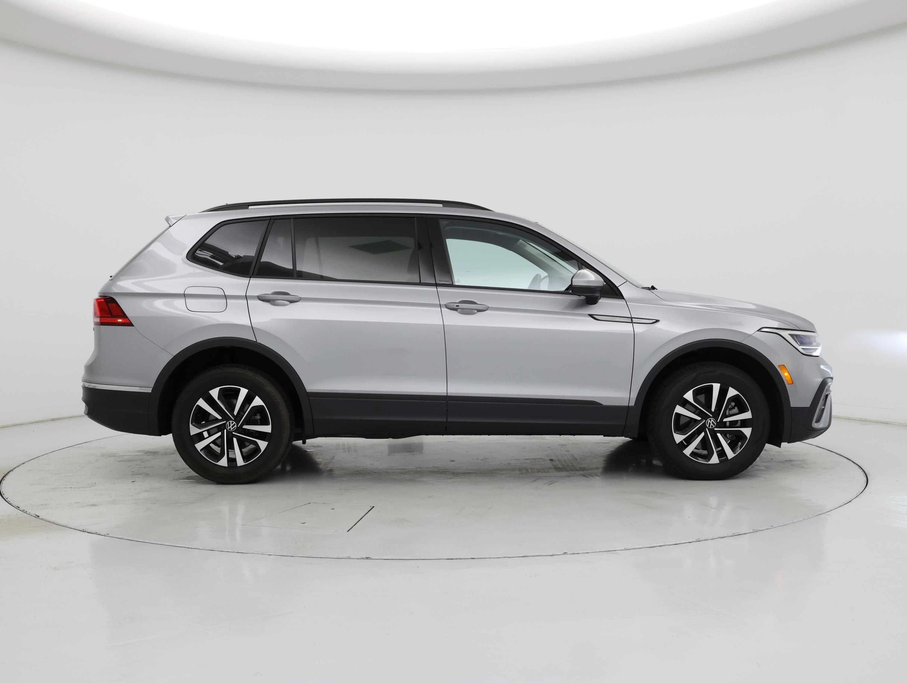 Thumbnail: 2023 Volkswagen Tiguan - 7