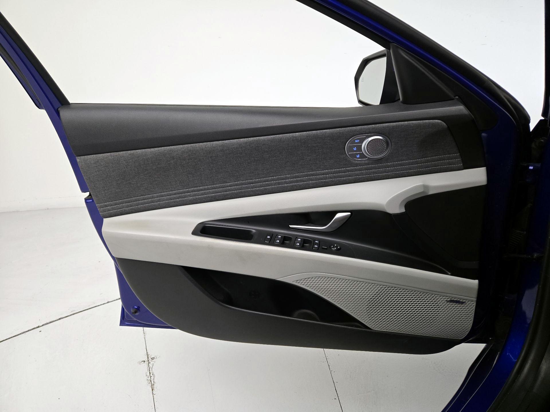 Thumbnail: 2023 Hyundai Elantra - 12