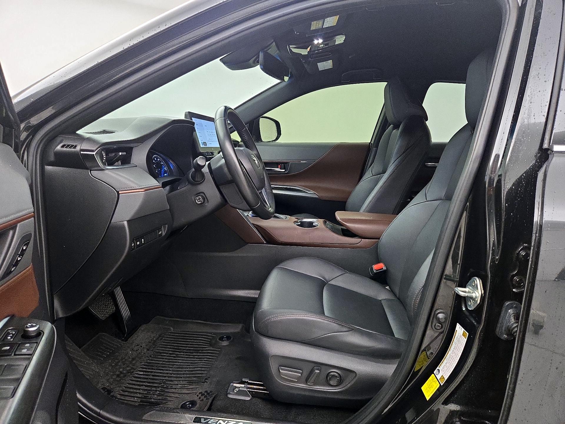 Thumbnail: 2024 Toyota Venza - 11