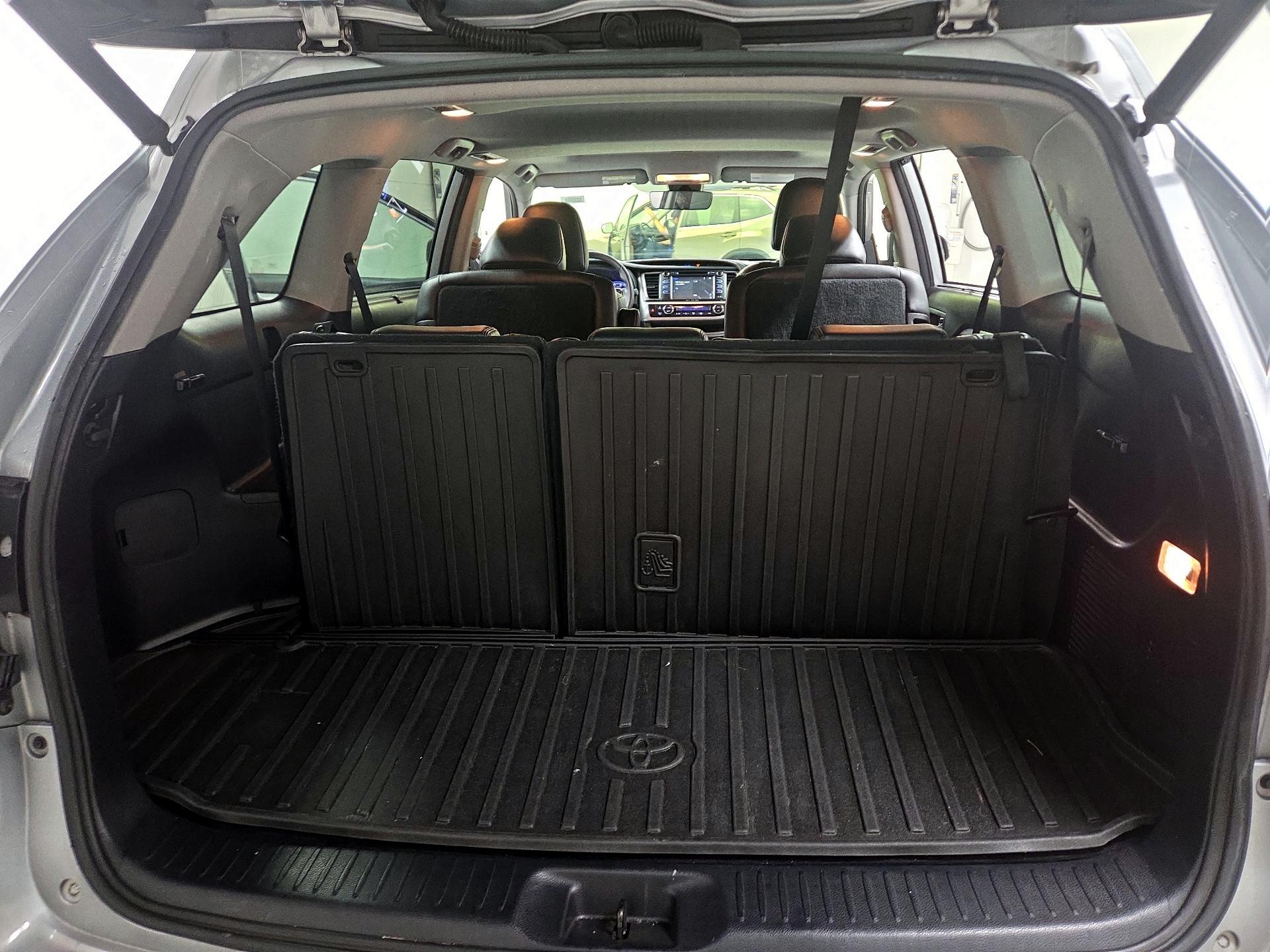 Thumbnail: 2018 Toyota Highlander - 16