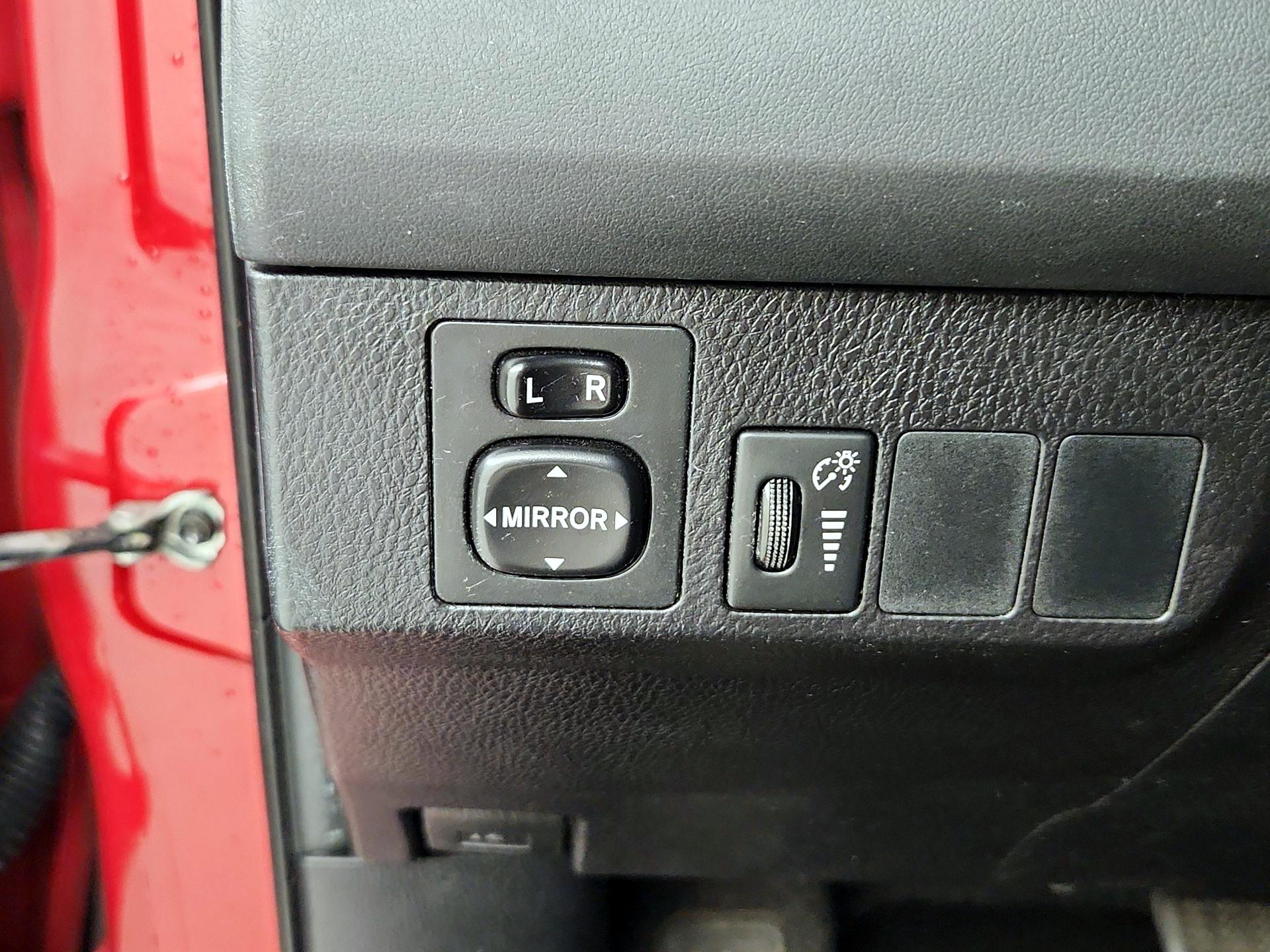 Thumbnail: 2016 Toyota RAV4 - 13