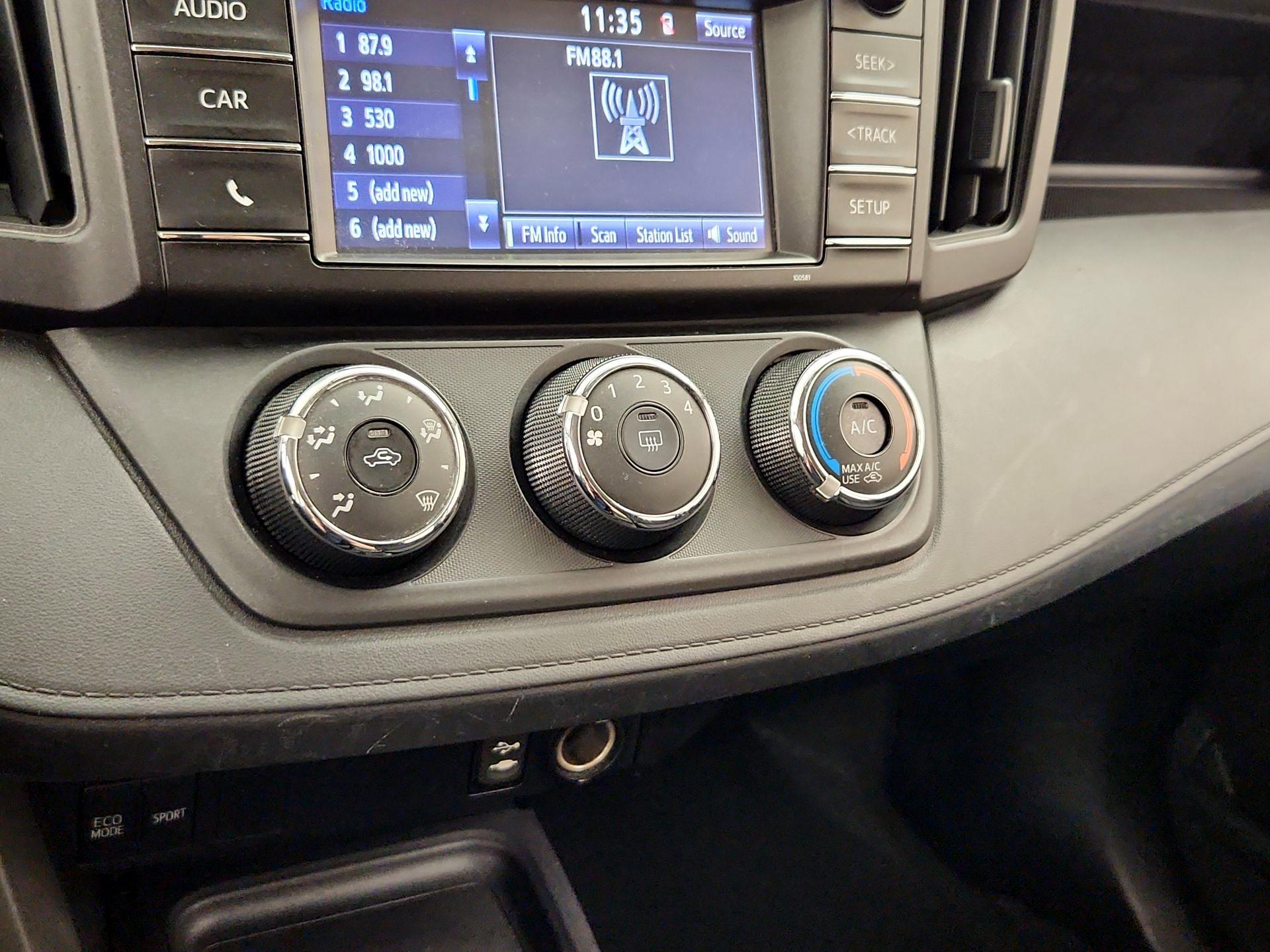 Thumbnail: 2016 Toyota RAV4 - 16