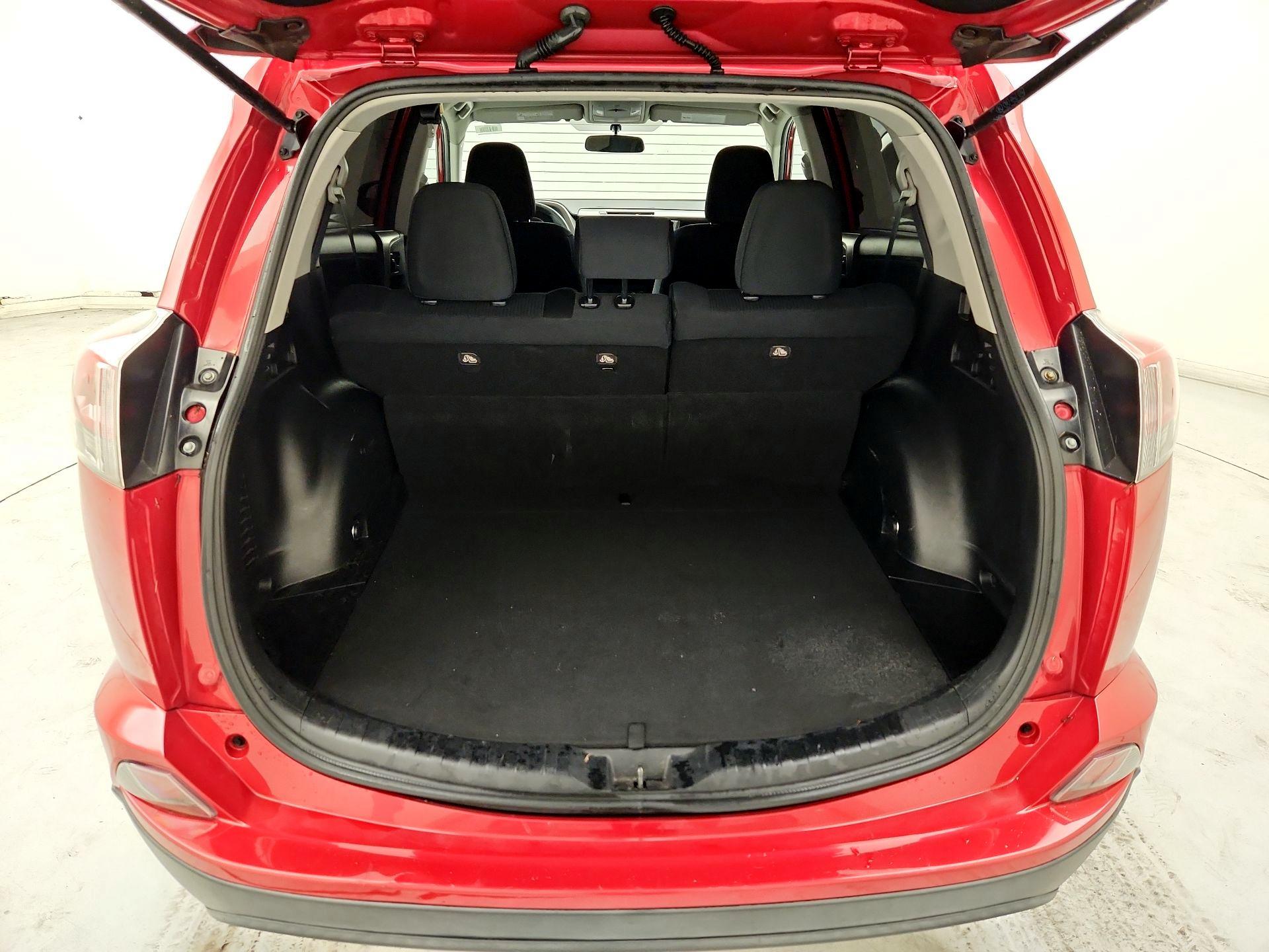 Thumbnail: 2016 Toyota RAV4 - 20