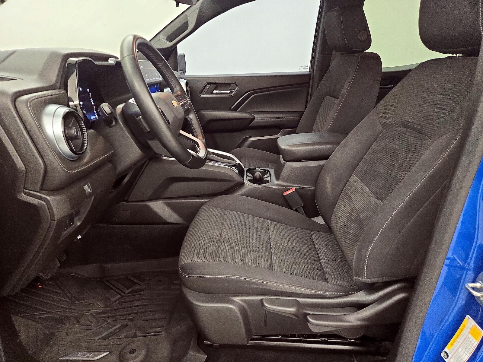2023 Chevrolet Colorado LT - Photo 12