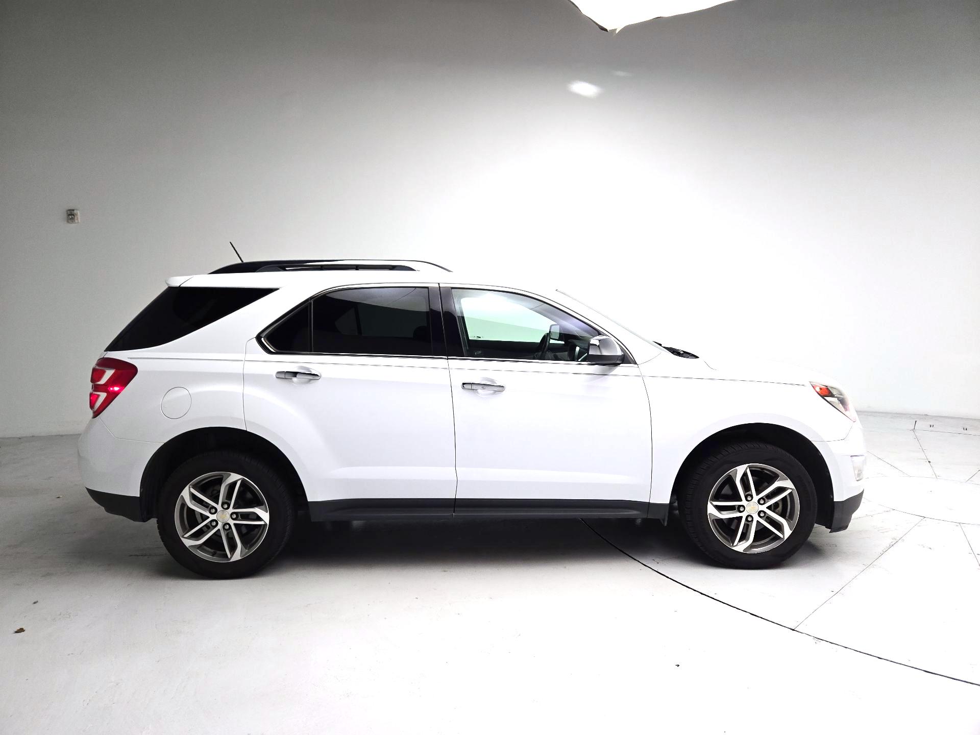 Thumbnail: 2017 Chevrolet Equinox - 4