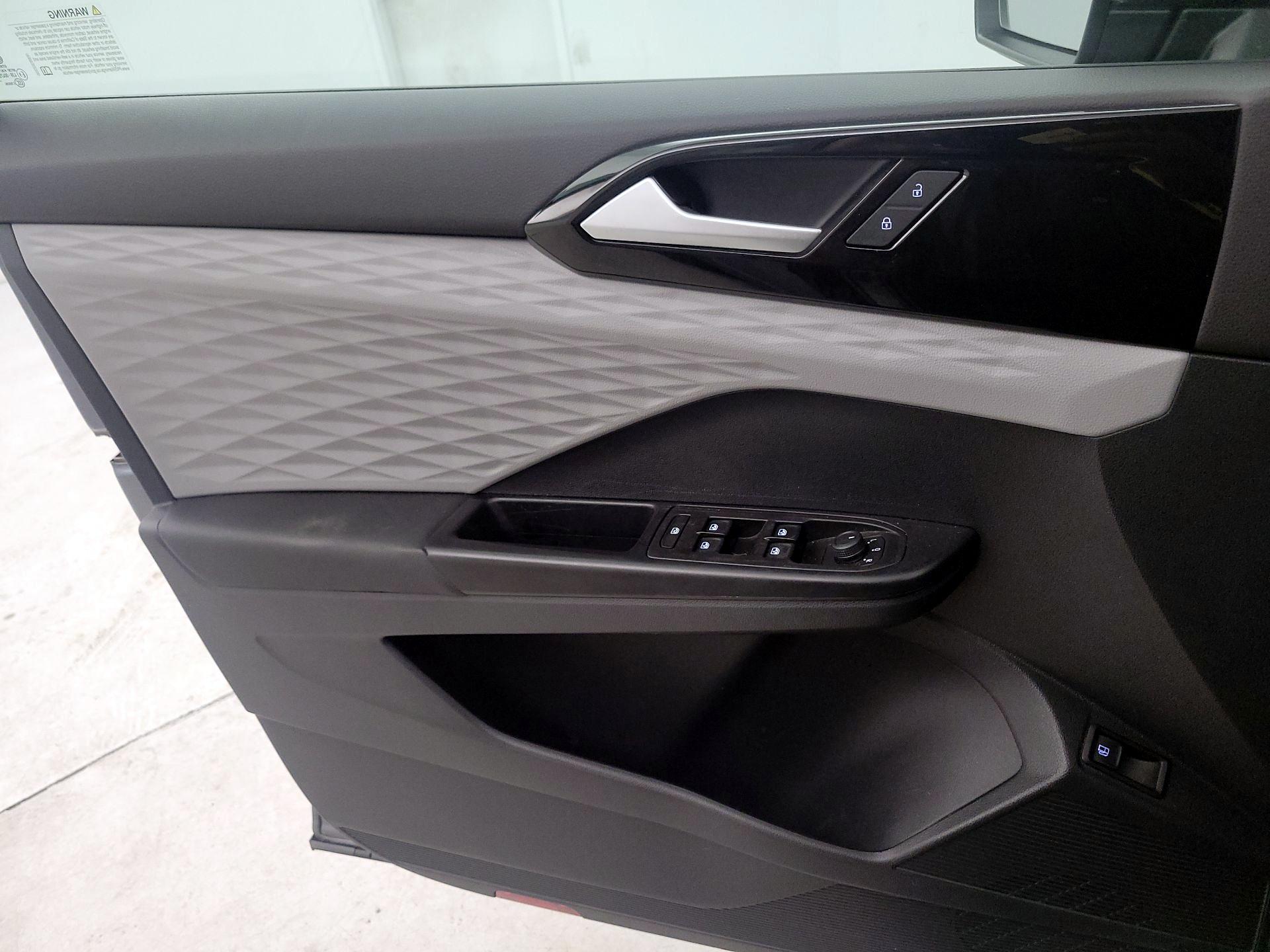 Thumbnail: 2023 Volkswagen Taos - 10
