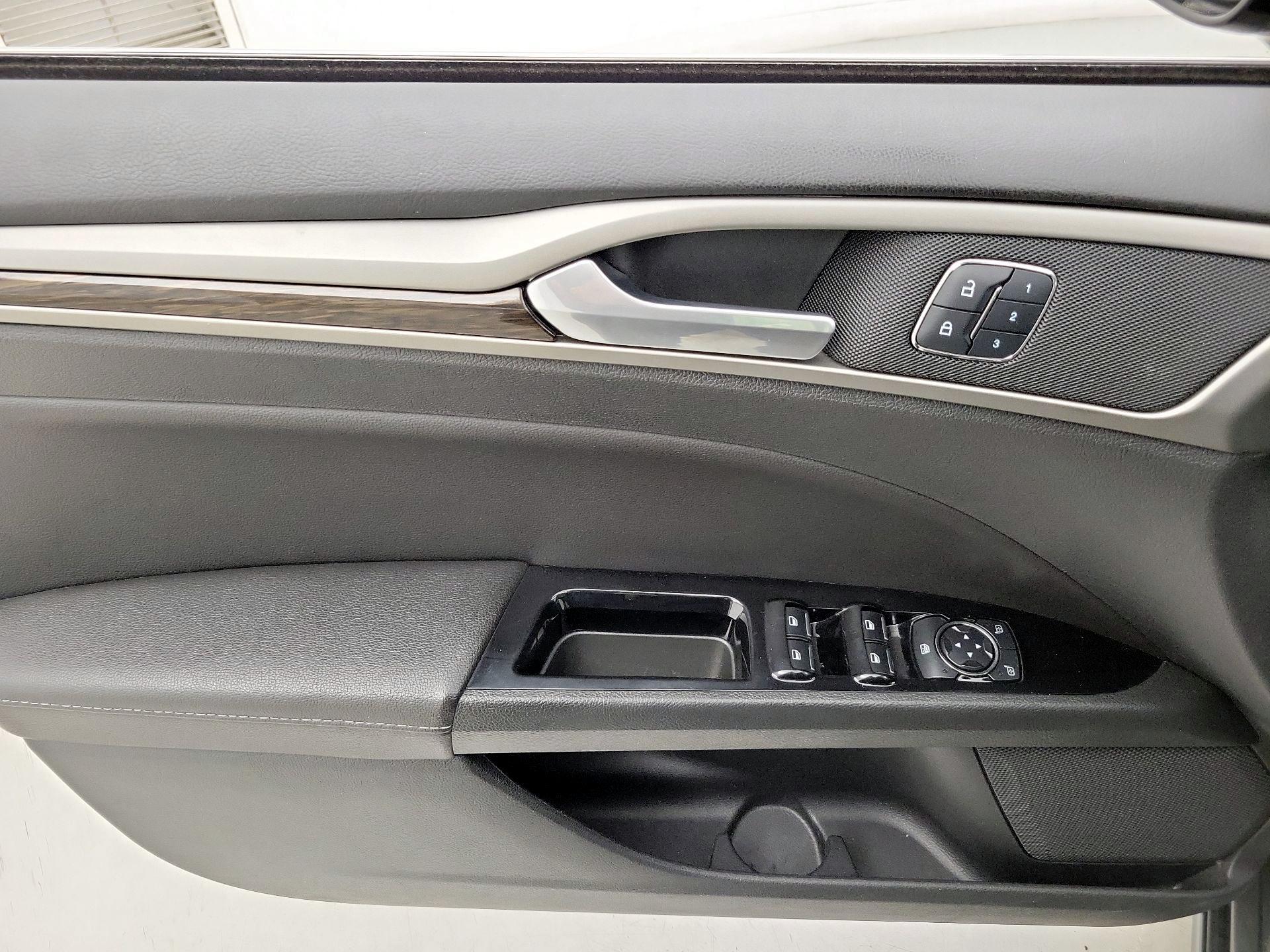 Thumbnail: 2016 Ford Fusion - 12