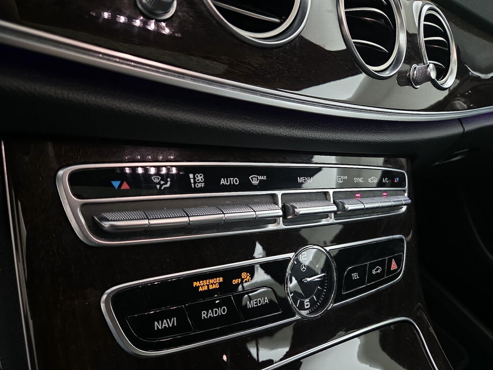 2019 Mercedes-Benz E-Class E300 - Photo 18