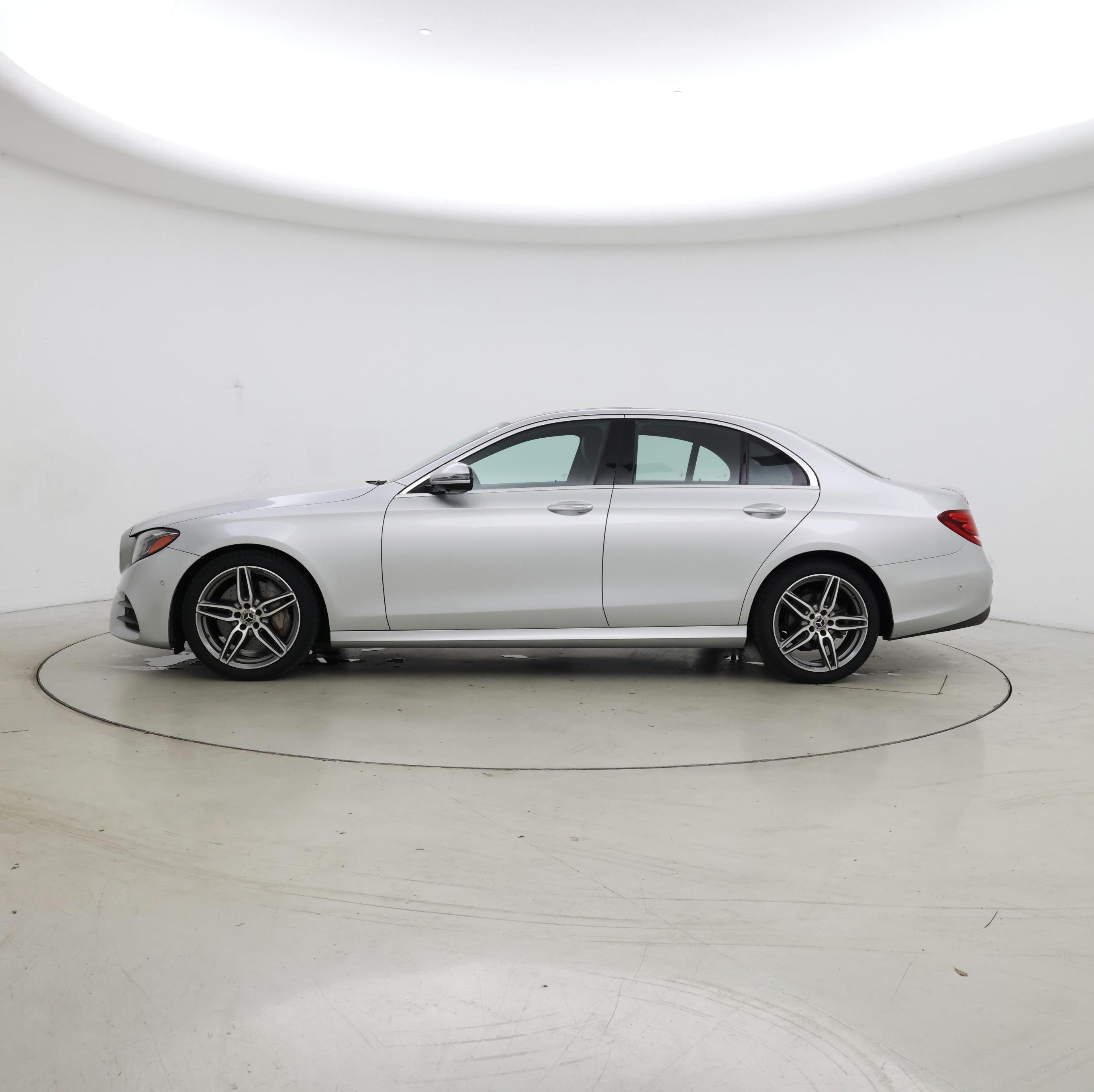 Thumbnail: 2019 Mercedes-Benz E-Class - 3